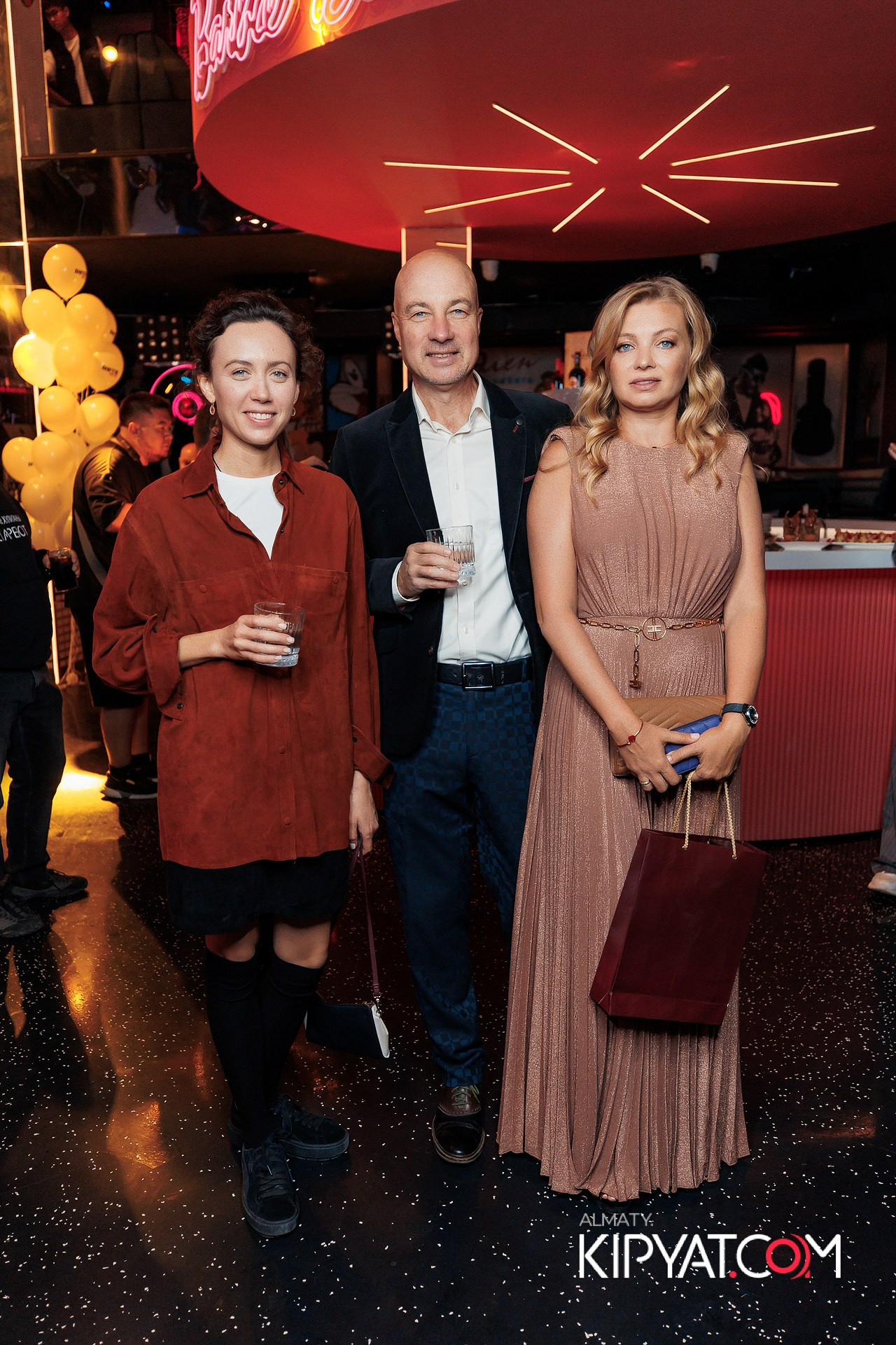 ПРЕЗЕНТАЦИЯ КНИГИ ВИКТОРА ЕЛИСЕЕВА. КИПЯТКОМ АЛМАТЫ!