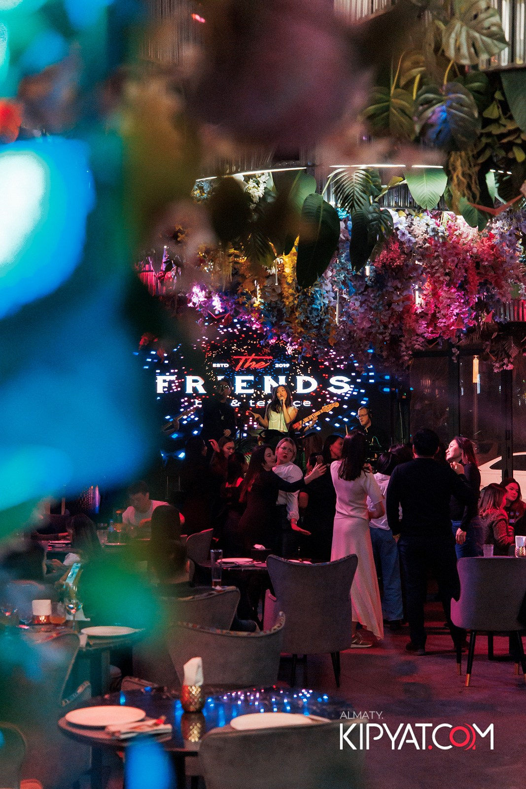 FRIENDS BAR & TERRACE. КИПЯТКОМ АЛМАТЫ!