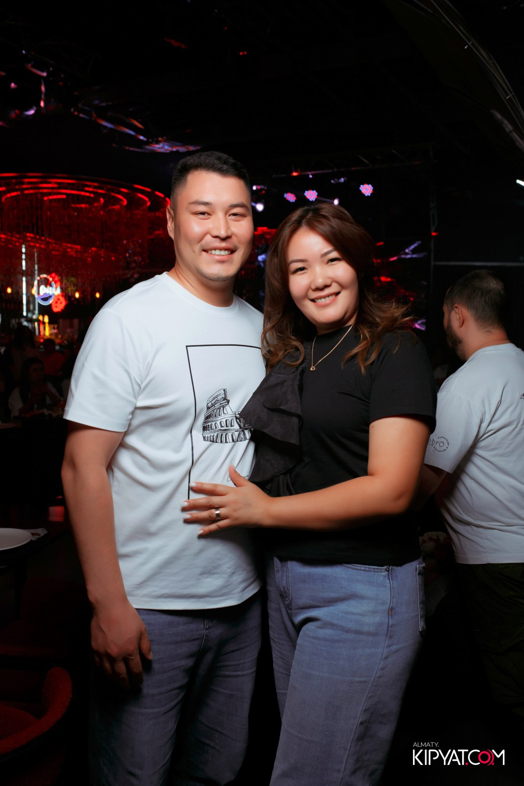 FRIENDS BAR & TERRACE. КИПЯТКОМ АЛМАТЫ!