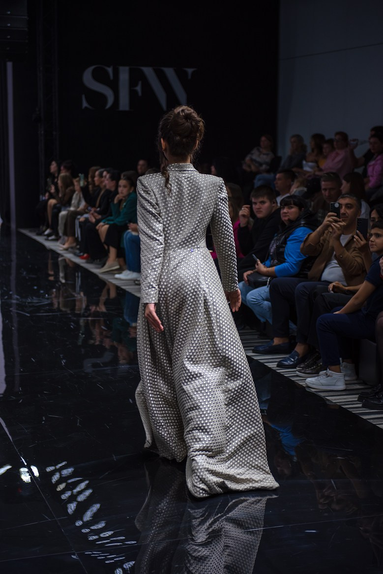 SochiFashionWeek2024 дизайнер Юлия Крылова. Семейный и коммерческий фотограф в Сочи Александр Бодунов