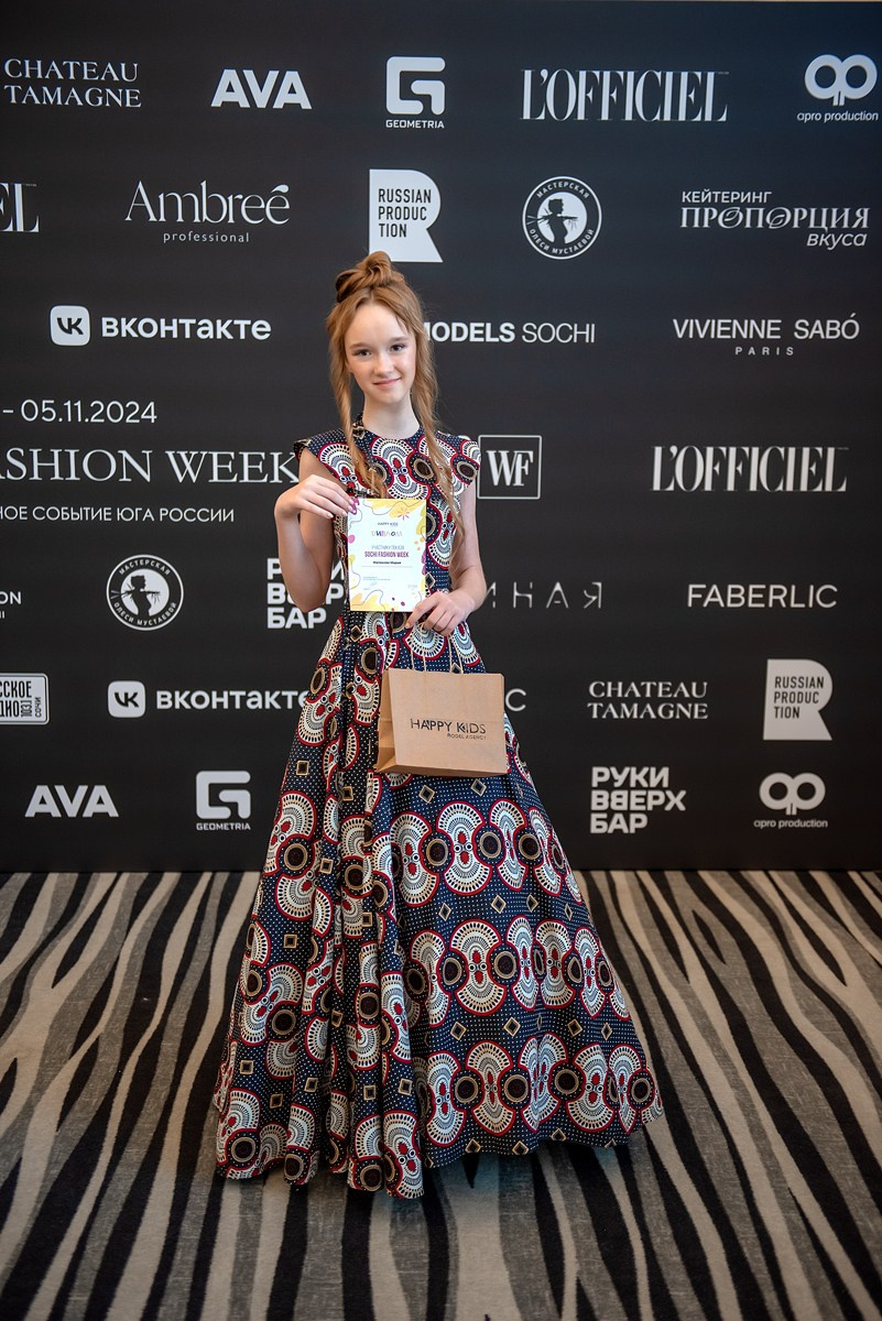 SochiFashionWeek2024 дизайнер Юлия Крылова. Семейный и коммерческий фотограф в Сочи Александр Бодунов