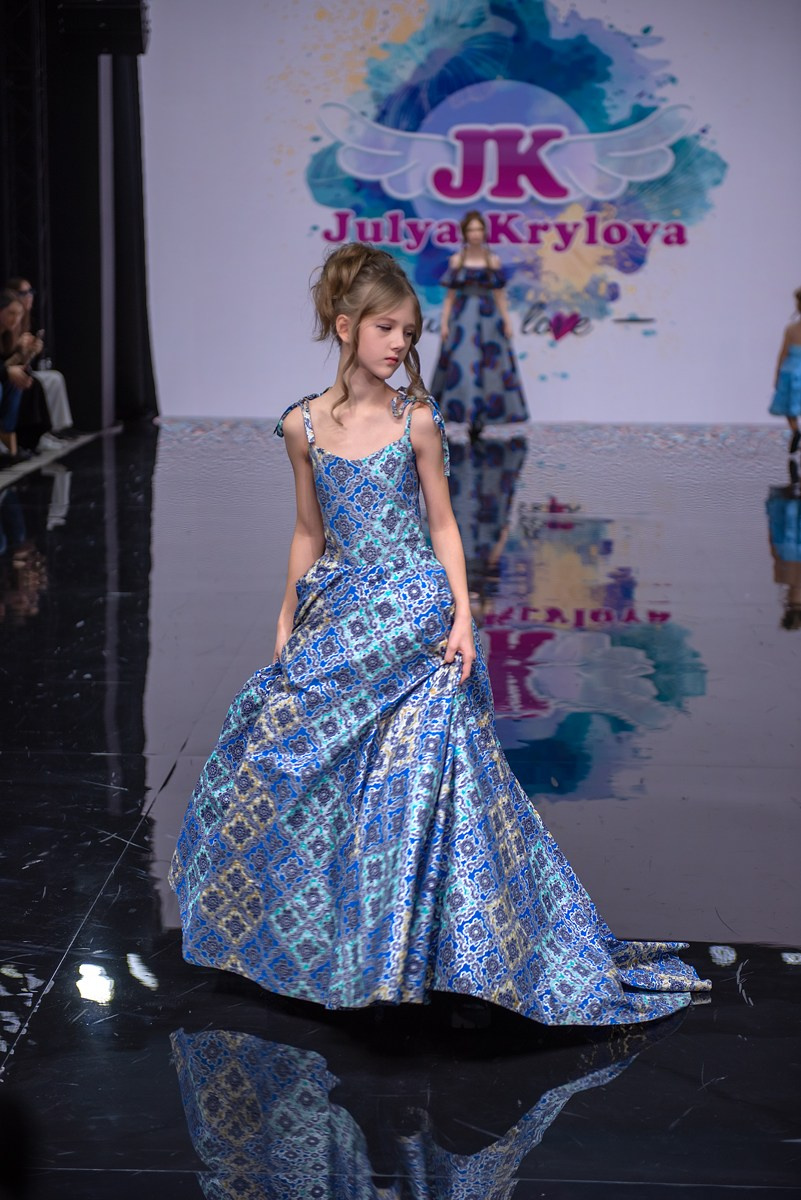SochiFashionWeek2024 дизайнер Юлия Крылова. Семейный и коммерческий фотограф в Сочи Александр Бодунов