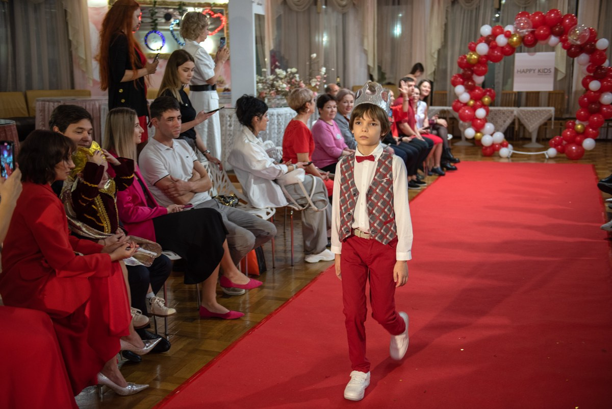 Выпускной в детской школе моделей HAPPYkids 2024. Семейный и коммерческий фотограф в Сочи Александр Бодунов
