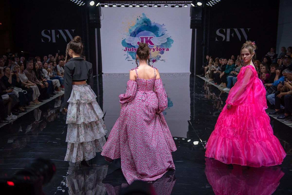 SochiFashionWeek2024 дизайнер Юлия Крылова. Семейный и коммерческий фотограф в Сочи Александр Бодунов