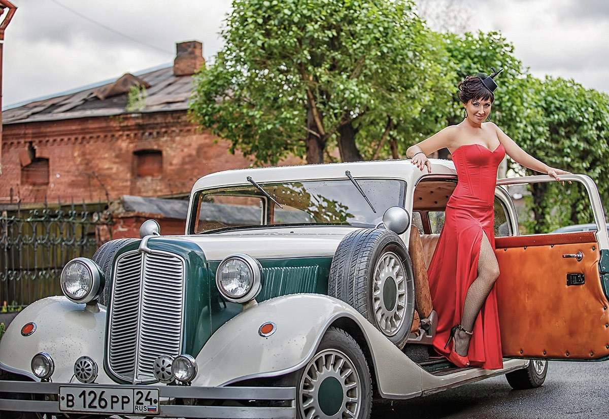 Свадебная фотосессия в Красноярске лучший фотограф свадьба Красноярск невеста свадебное платье жених визажист причёска макияж идея места образ пример красивая фото позы для свадебной фотосессии фотография декор агентство организация цены описание услуги ведущий тамада заказать забронировать стилист 