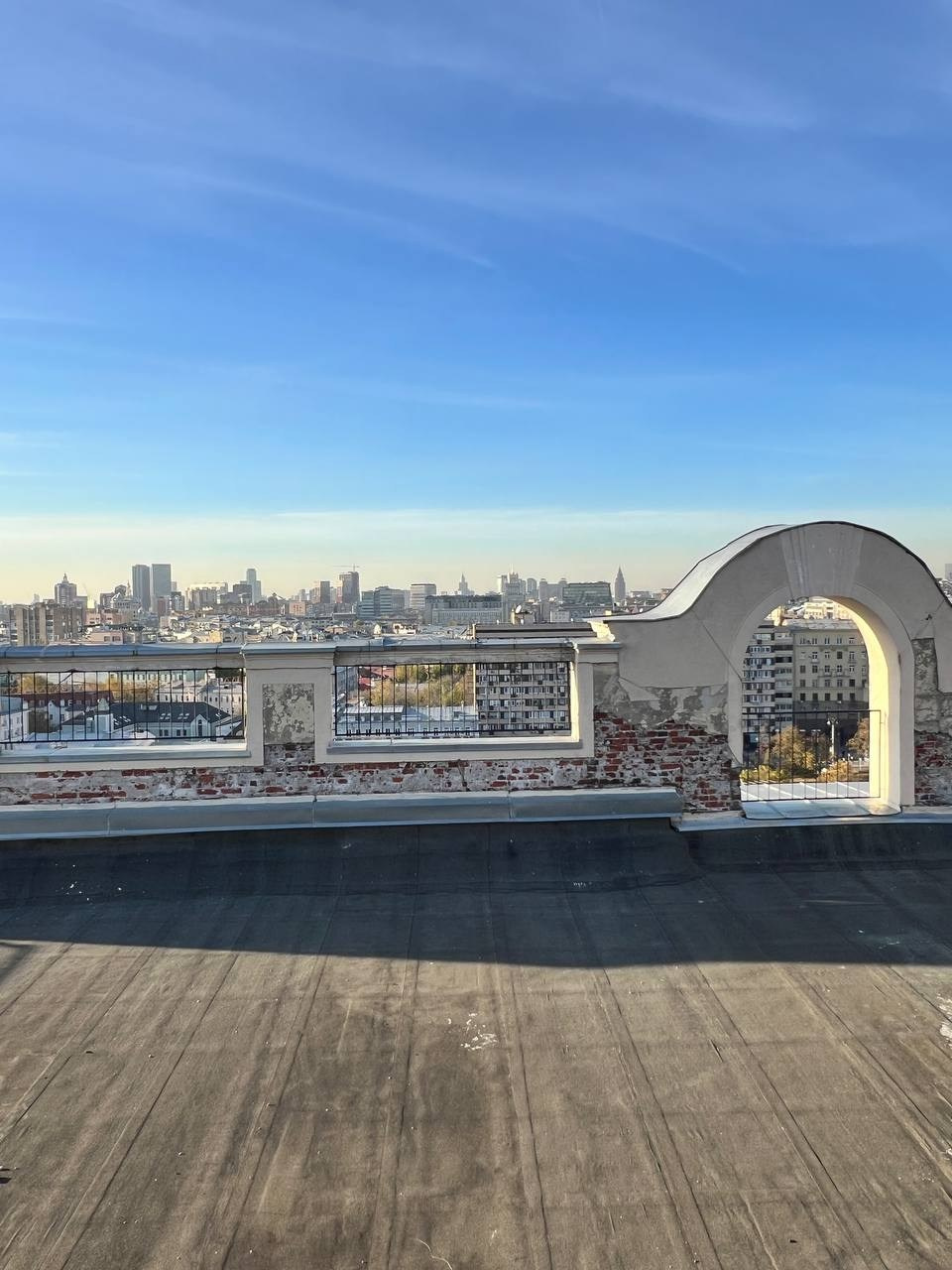 Выставка «Литературный этаж. 100 лет на крыше Дома Нирнзее». П&П — Полезное с Приятным. Фотоэкскурсии — Москва на память. Экскурсовод и фотограф в Москве. Увези столицу в своём альбоме!