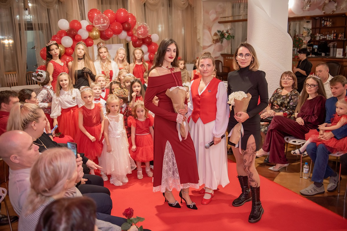 Выпускной в детской школе моделей HAPPYkids 2024. Семейный и коммерческий фотограф в Сочи Александр Бодунов