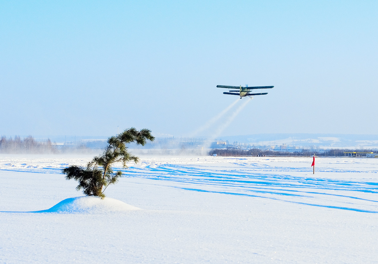 Фотографии видов из кабины самолёта, авиационной техники и лётчиков. Устремляясь ввысь… (фото от автора с ником Tom Fincher)