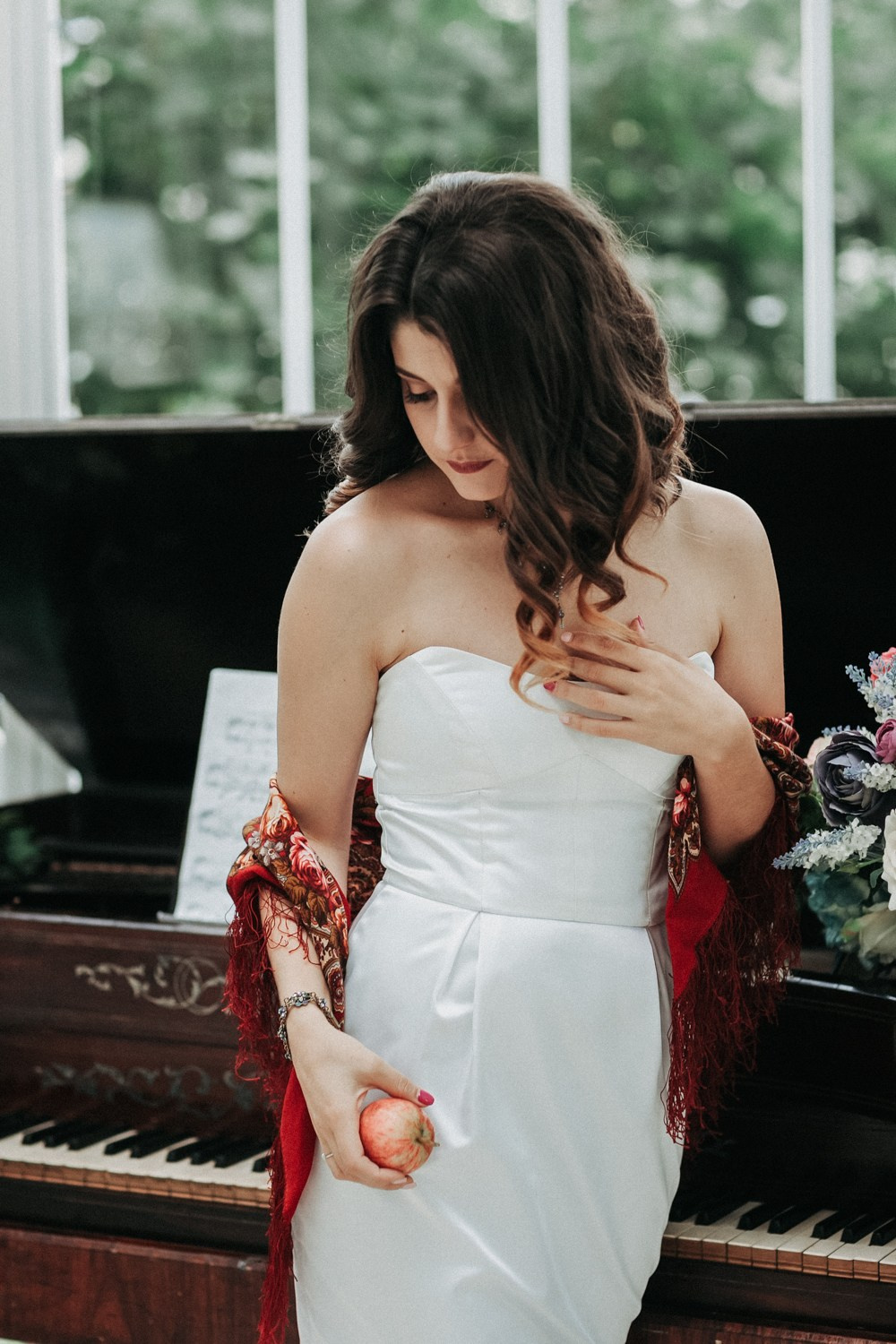 свадебное платье в спб, найти свадебный салон, букет для невесты, хороший ведущий на свадьбу, костюм для жениха, платье для невесты,  подшить свадебное платье, ателье свадебное, фотограф на свадьбу, выпуск, праздник, венчание