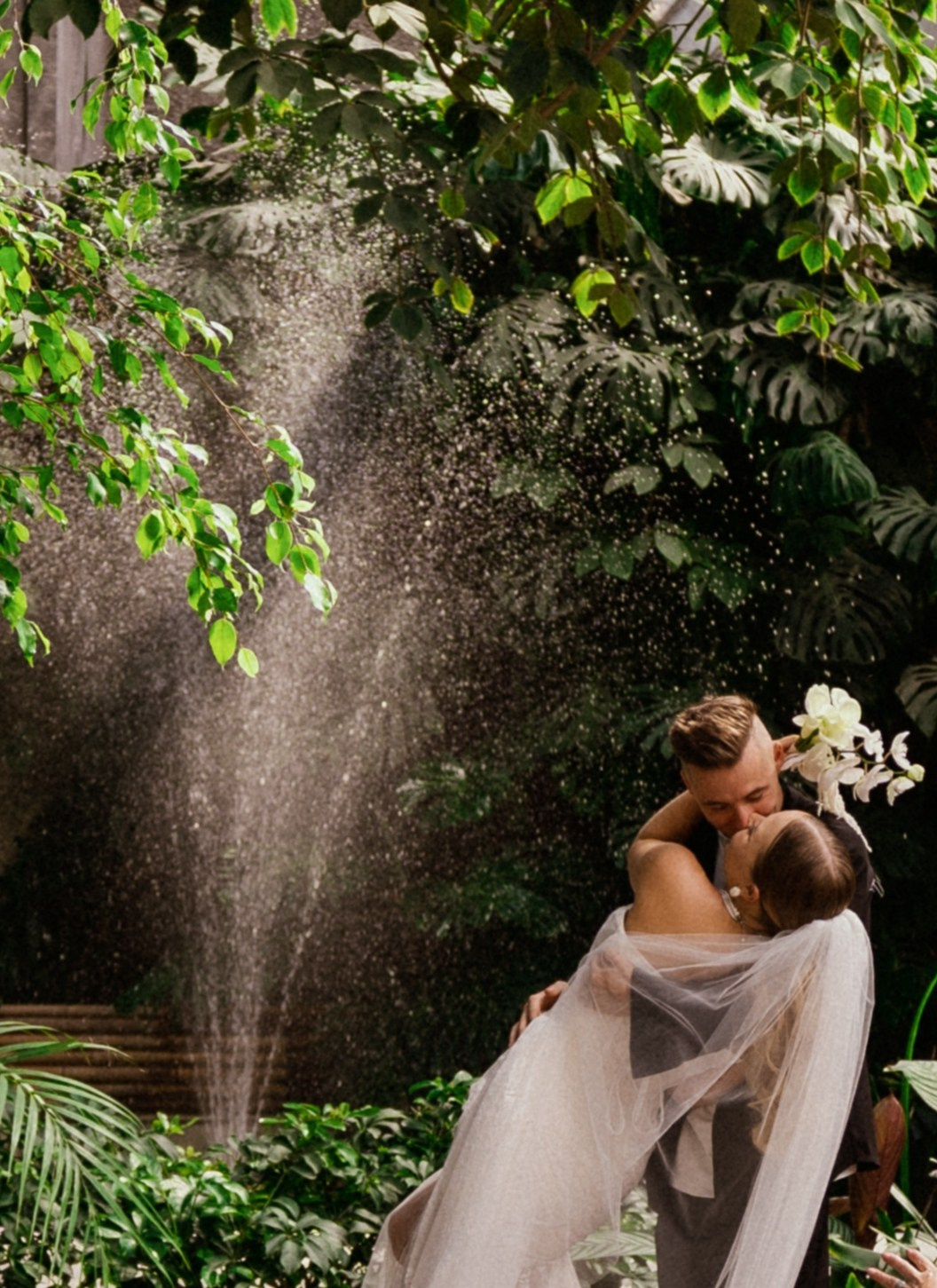 Свадебная фотосессия. Свадебная фотосессия в Оранжерее. Свадебный фотограф Санкт-Петербург