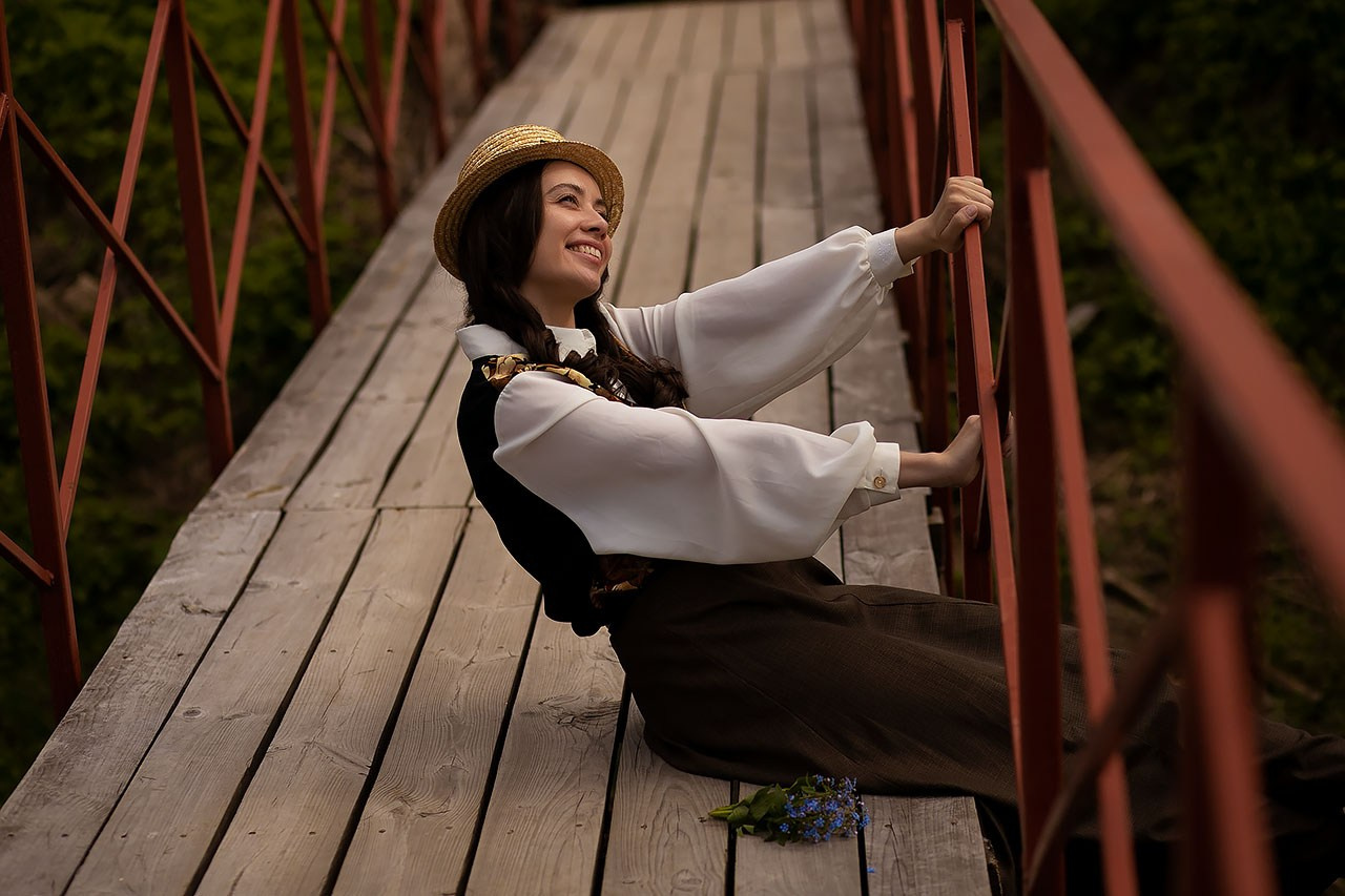 Энн на мосту. Художественная винтажная фотография