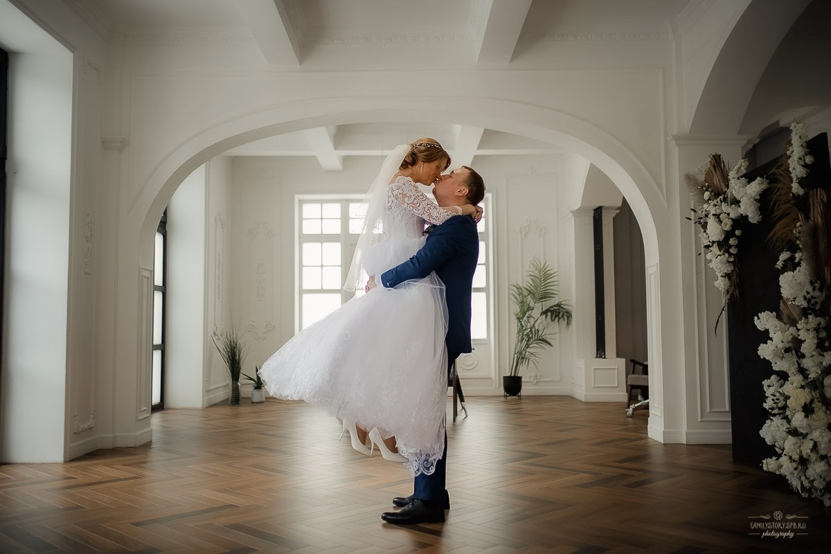 Свадебная фотосессия в интерьере: уют, фактура и свет как у старых мастеров. Свадебный фотограф — Санкт-Петербург (СПб) Питер