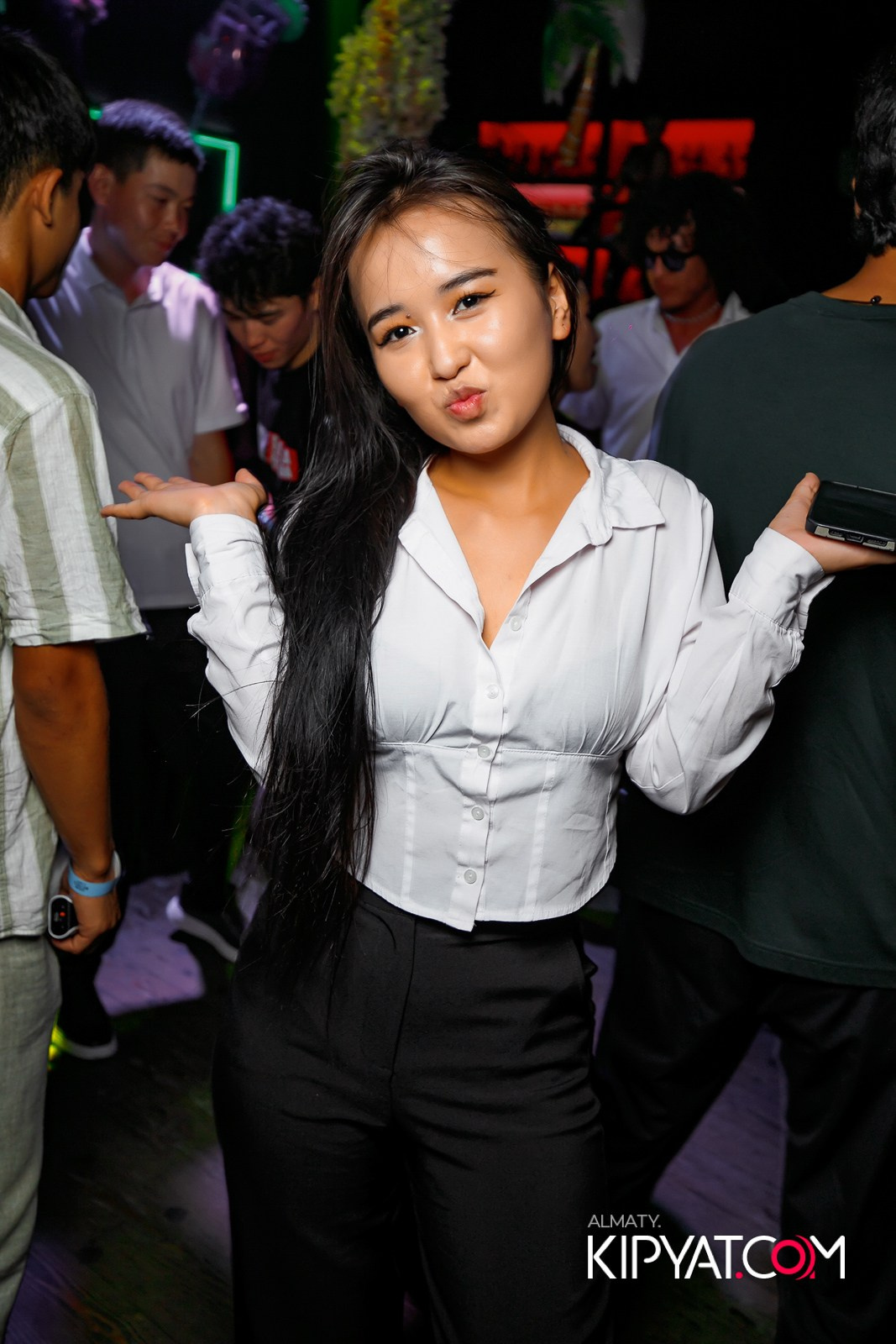 UYAT EMES BAR. КИПЯТКОМ АЛМАТЫ!