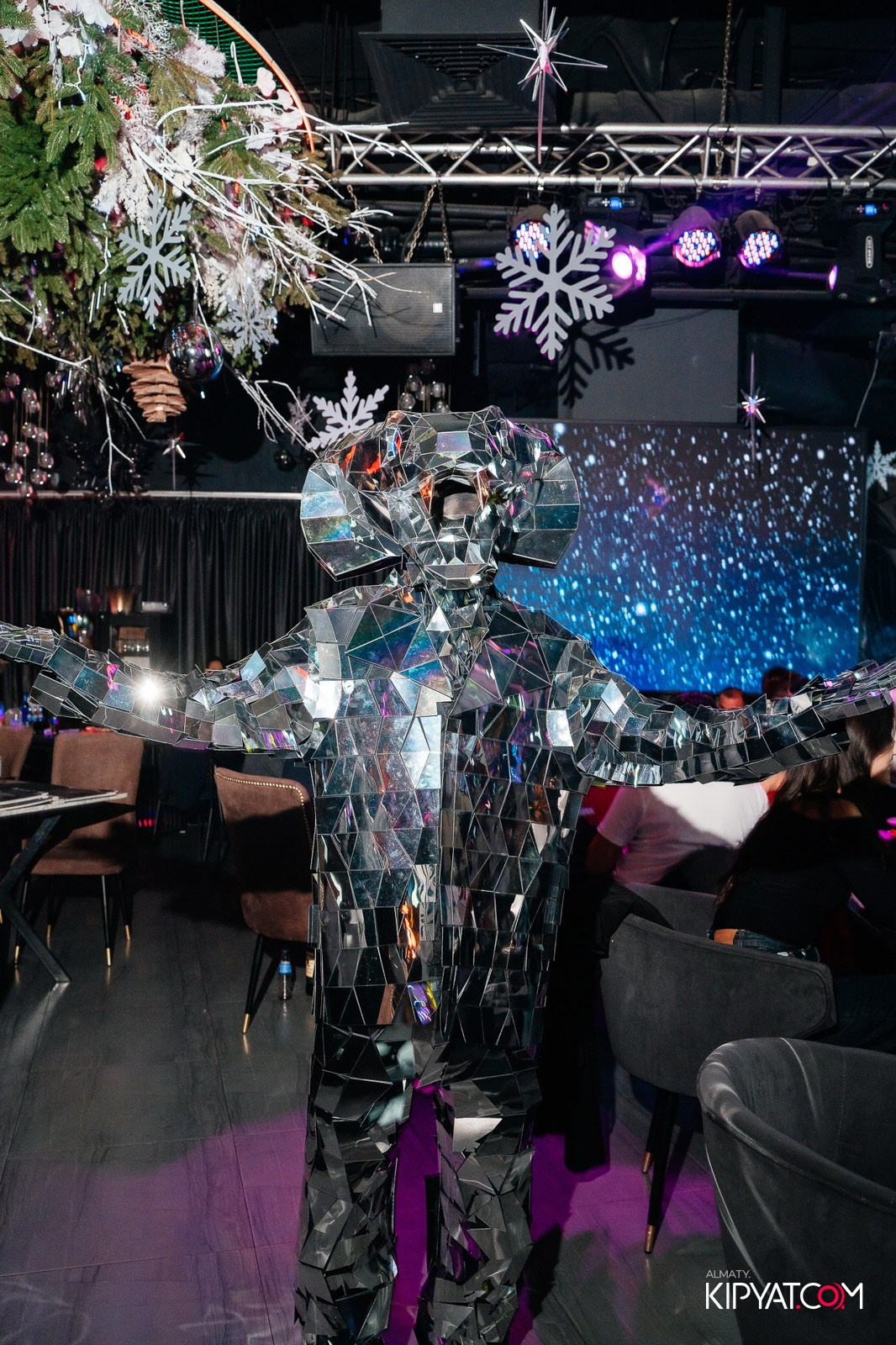 FRIENDS BAR & TERRACE. КИПЯТКОМ АЛМАТЫ!