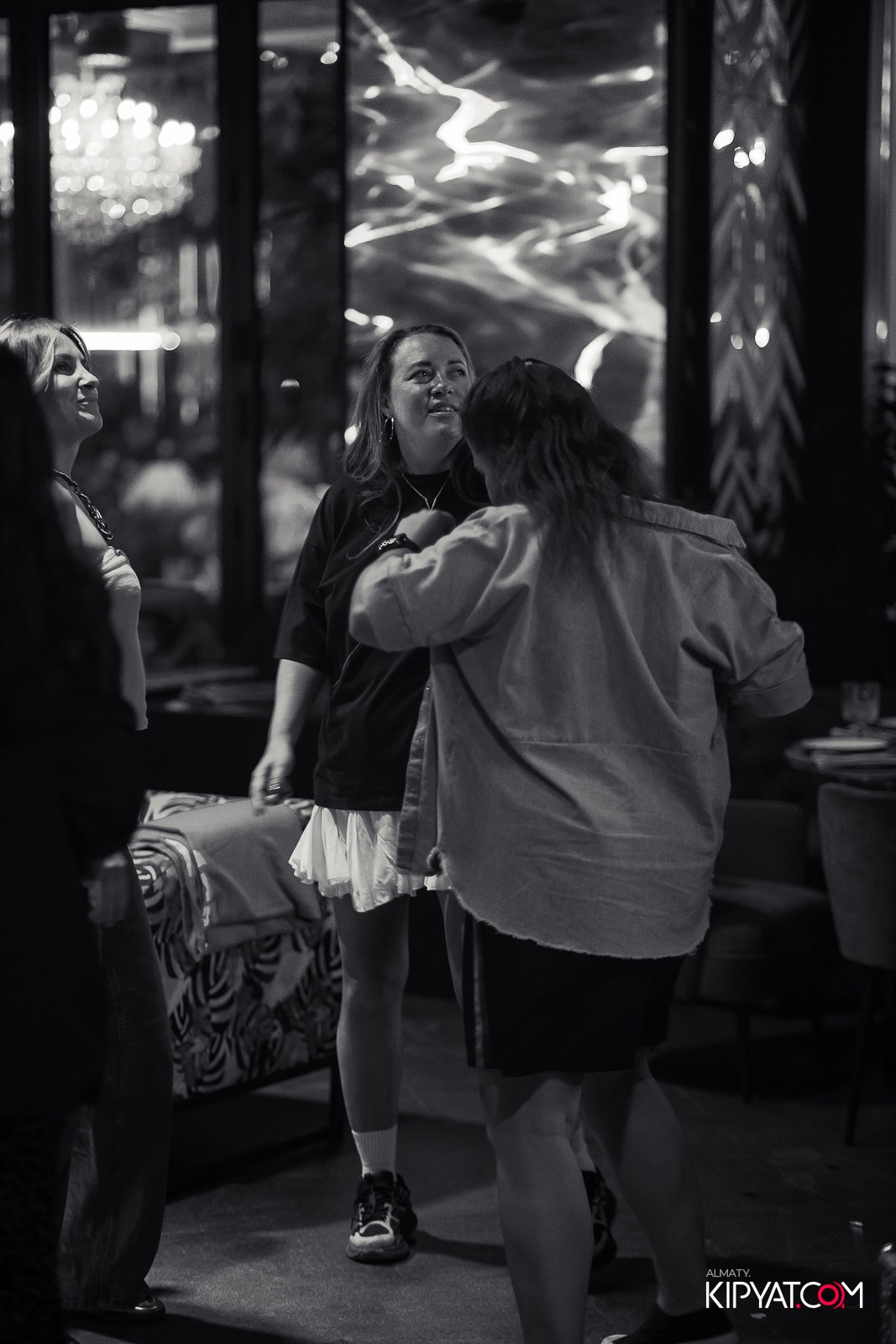 FRIENDS BAR & TERRACE. КИПЯТКОМ АЛМАТЫ!