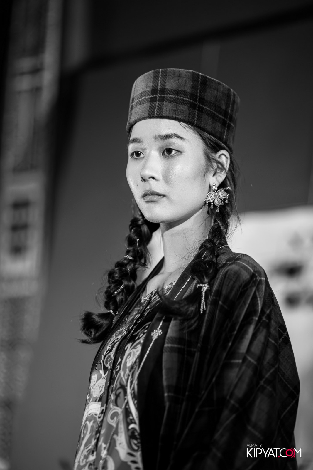 FASHION ПОКАЗ, КАЗАХСКОЙ НАЦИОНАЛЬНОЙ ОДЕЖДЫ. КИПЯТКОМ АЛМАТЫ!