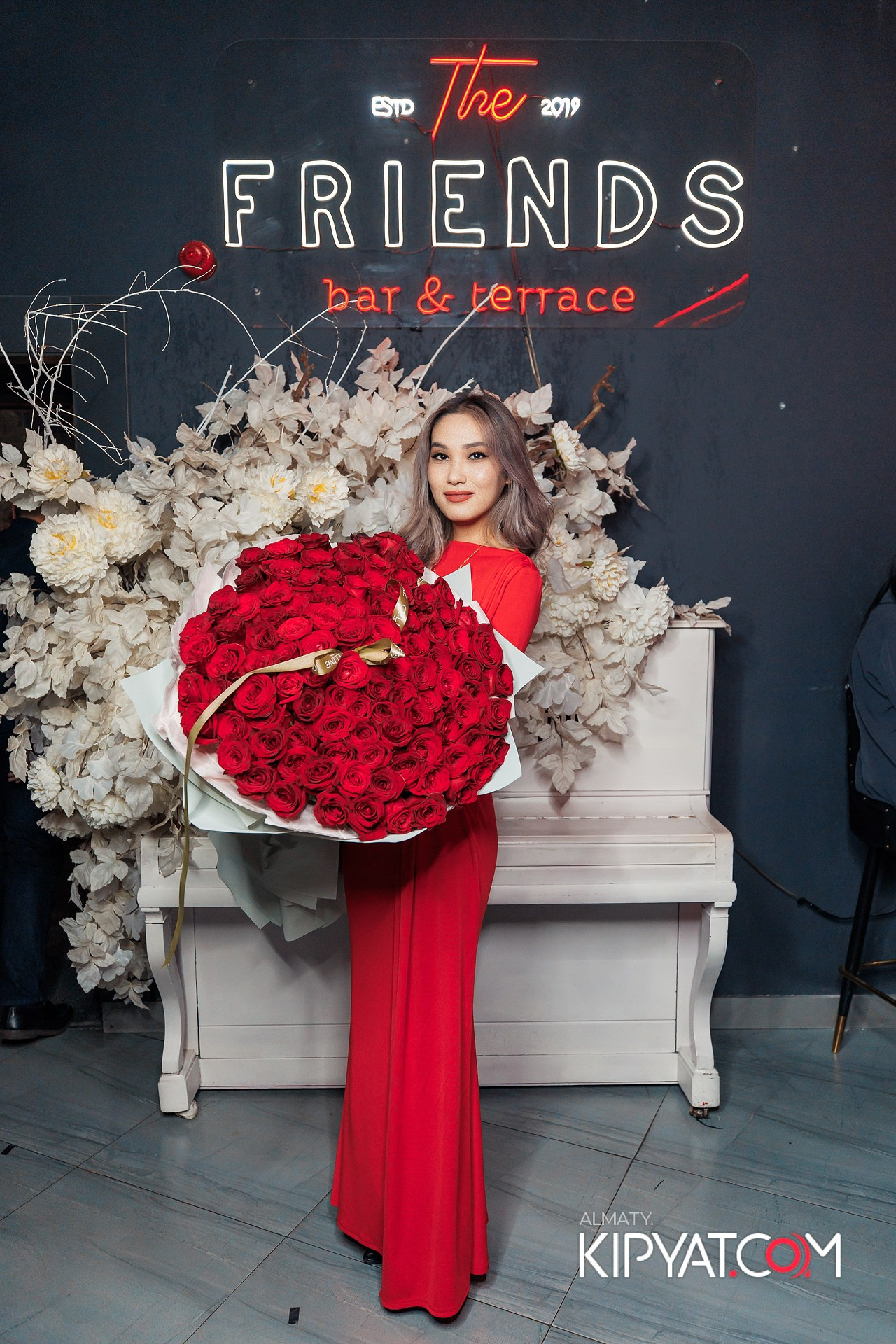 FRIENDS BAR & TERRACE. КИПЯТКОМ АЛМАТЫ!