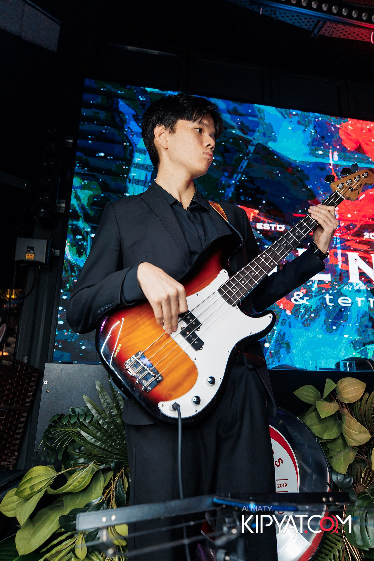 FRIENDS BAR & TERRACE. КИПЯТКОМ АЛМАТЫ!