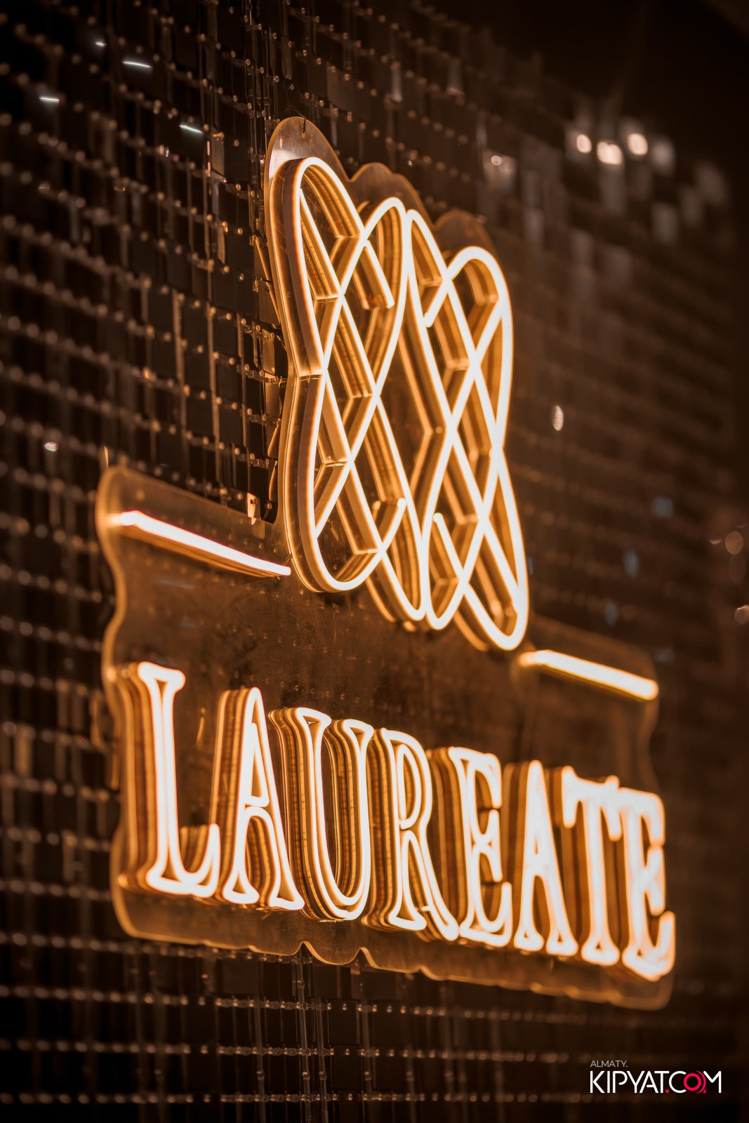 LAUREATE GRAND CAFÉ. КИПЯТКОМ АЛМАТЫ!