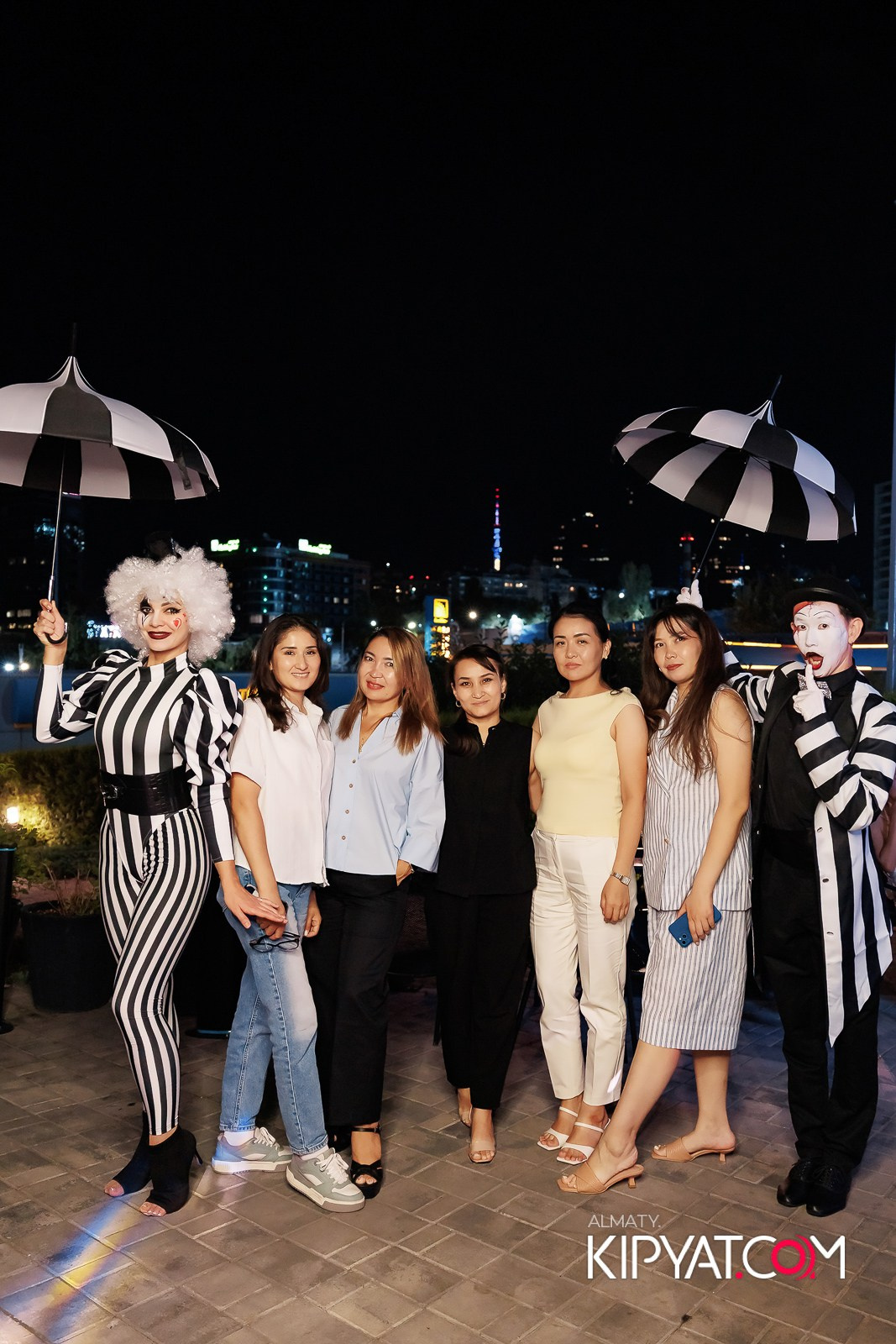 FRIENDS BAR & TERRACE. КИПЯТКОМ АЛМАТЫ!