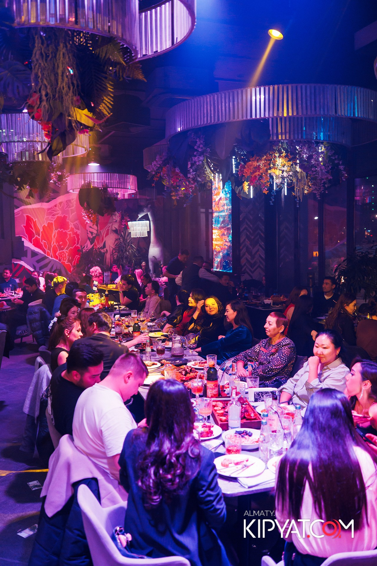 FRIENDS BAR & TERRACE. КИПЯТКОМ АЛМАТЫ!
