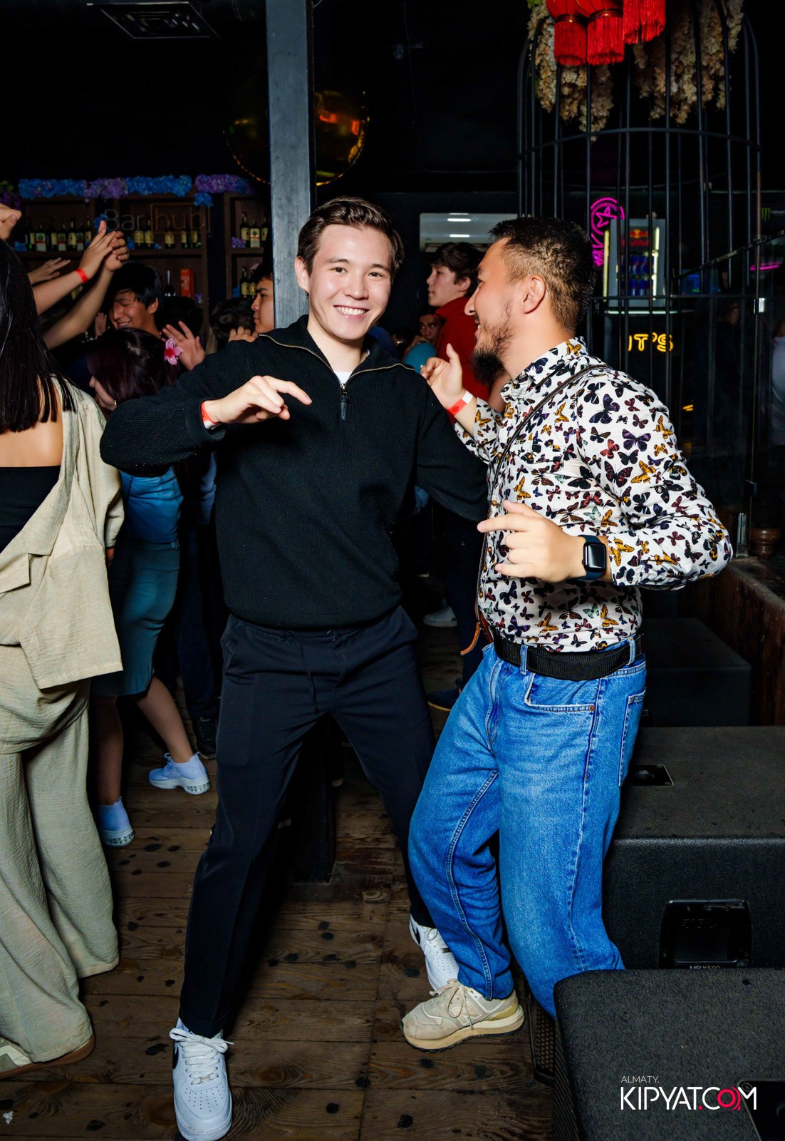 UYAT EMES BAR. КИПЯТКОМ АЛМАТЫ!