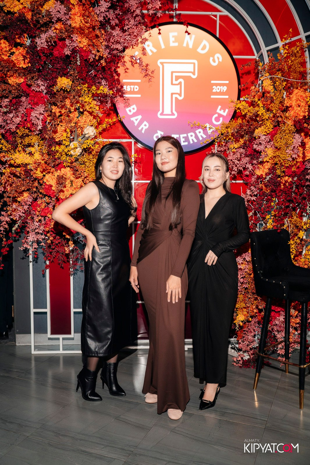 FRIENDS BAR & TERRACE. КИПЯТКОМ АЛМАТЫ!