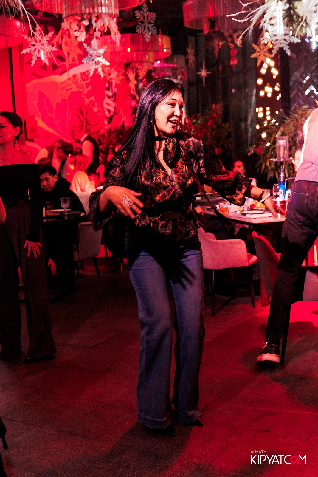 FRIENDS BAR & TERRACE. КИПЯТКОМ АЛМАТЫ!