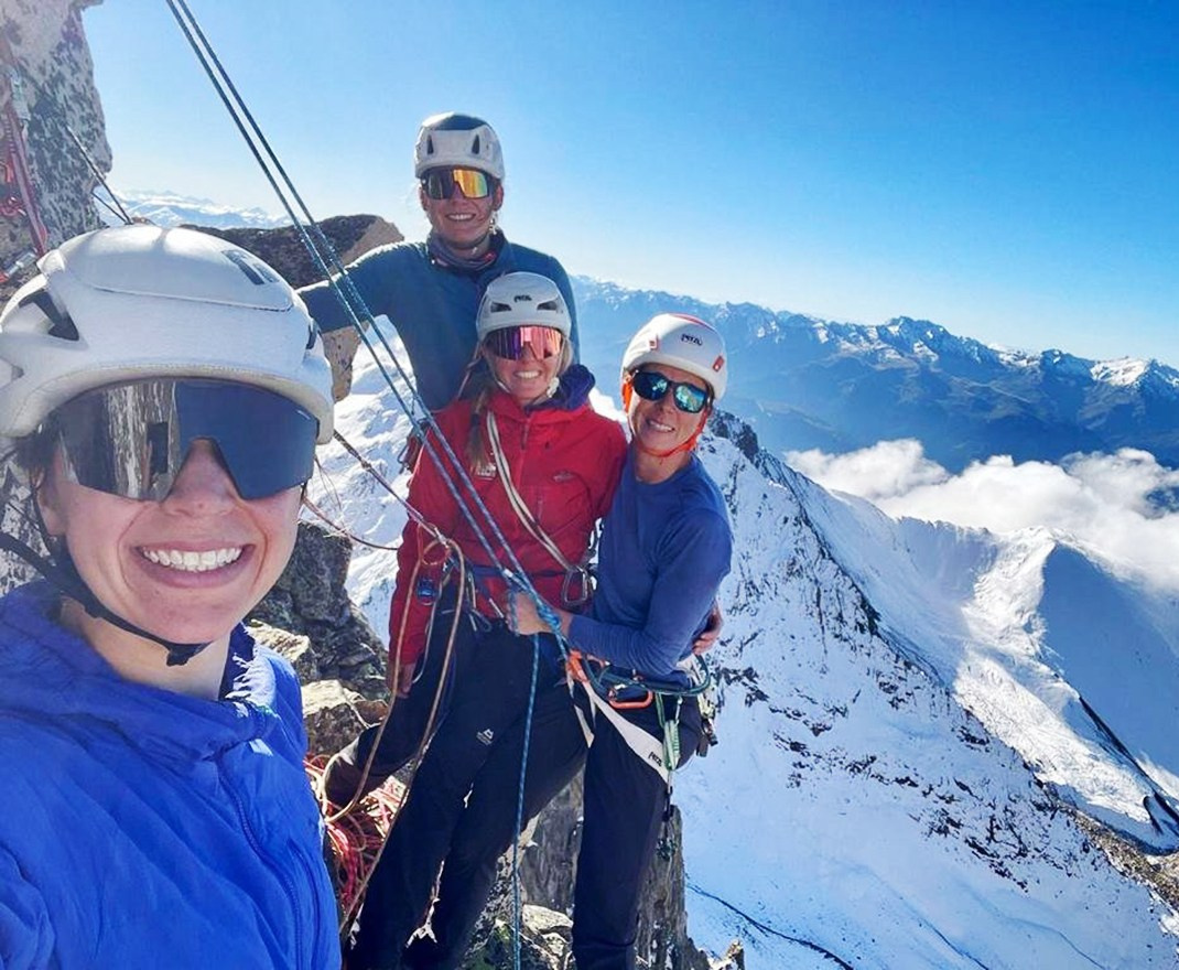 Совместные тренировки женщин в альпинизме. “Steel Angel”: women’s climbing award