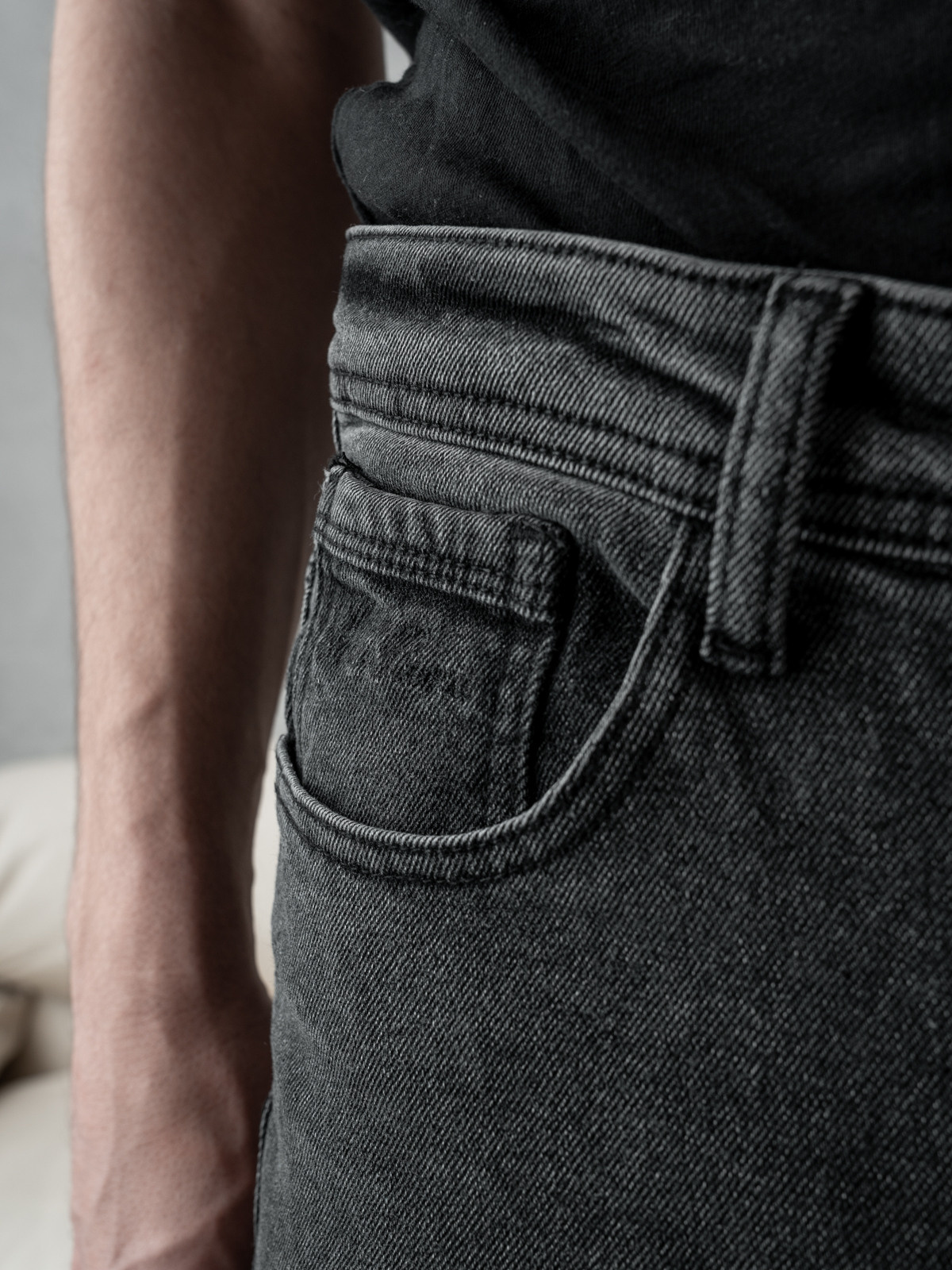 Джинсы. KED Production — продакшн из СПб. Создаём фото, видео и контент, который помогает брендам и селлерам продавать больше