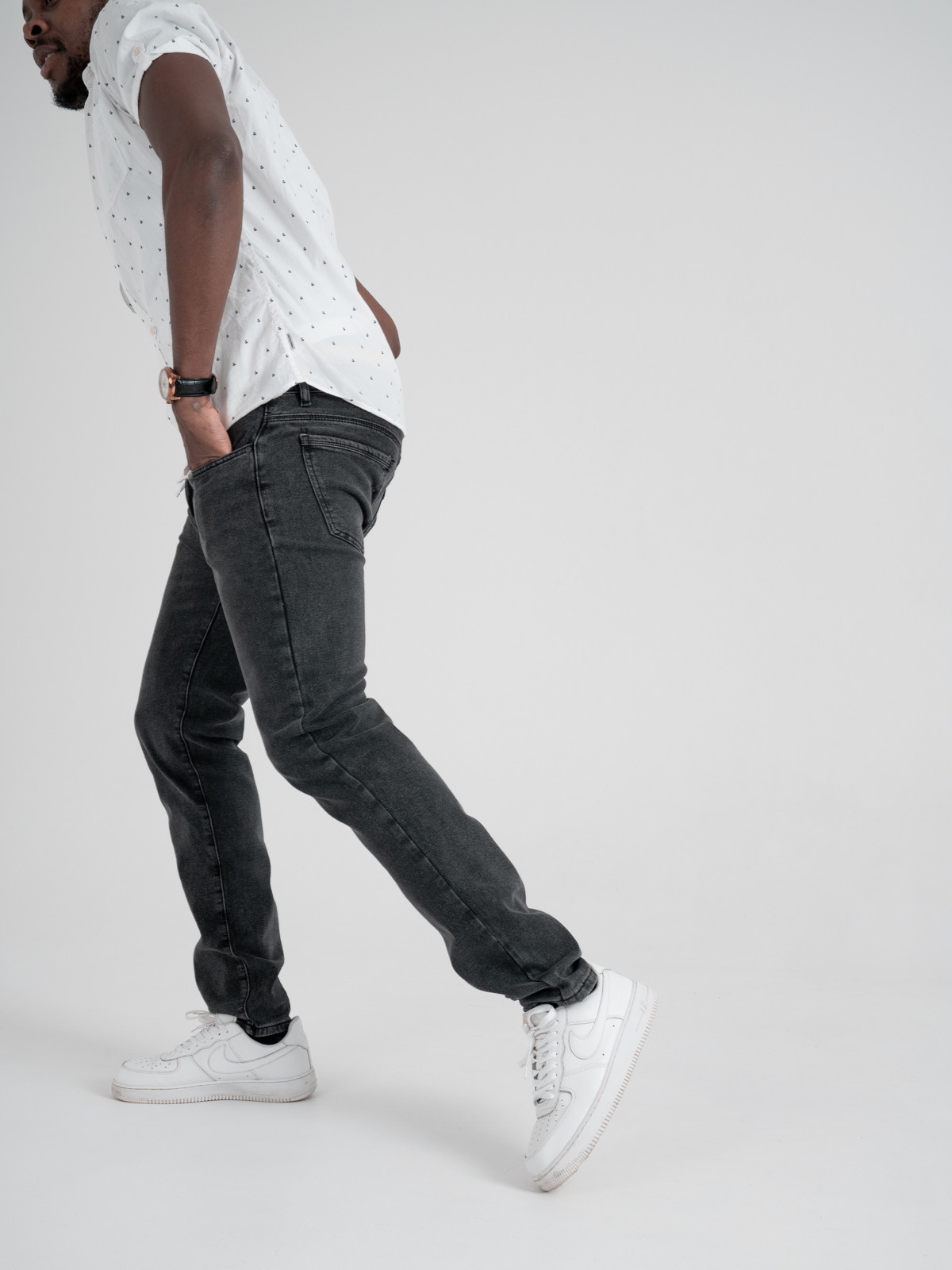 Джинсы. KED Production — продакшн из СПб. Создаём фото, видео и контент, который помогает брендам и селлерам продавать больше