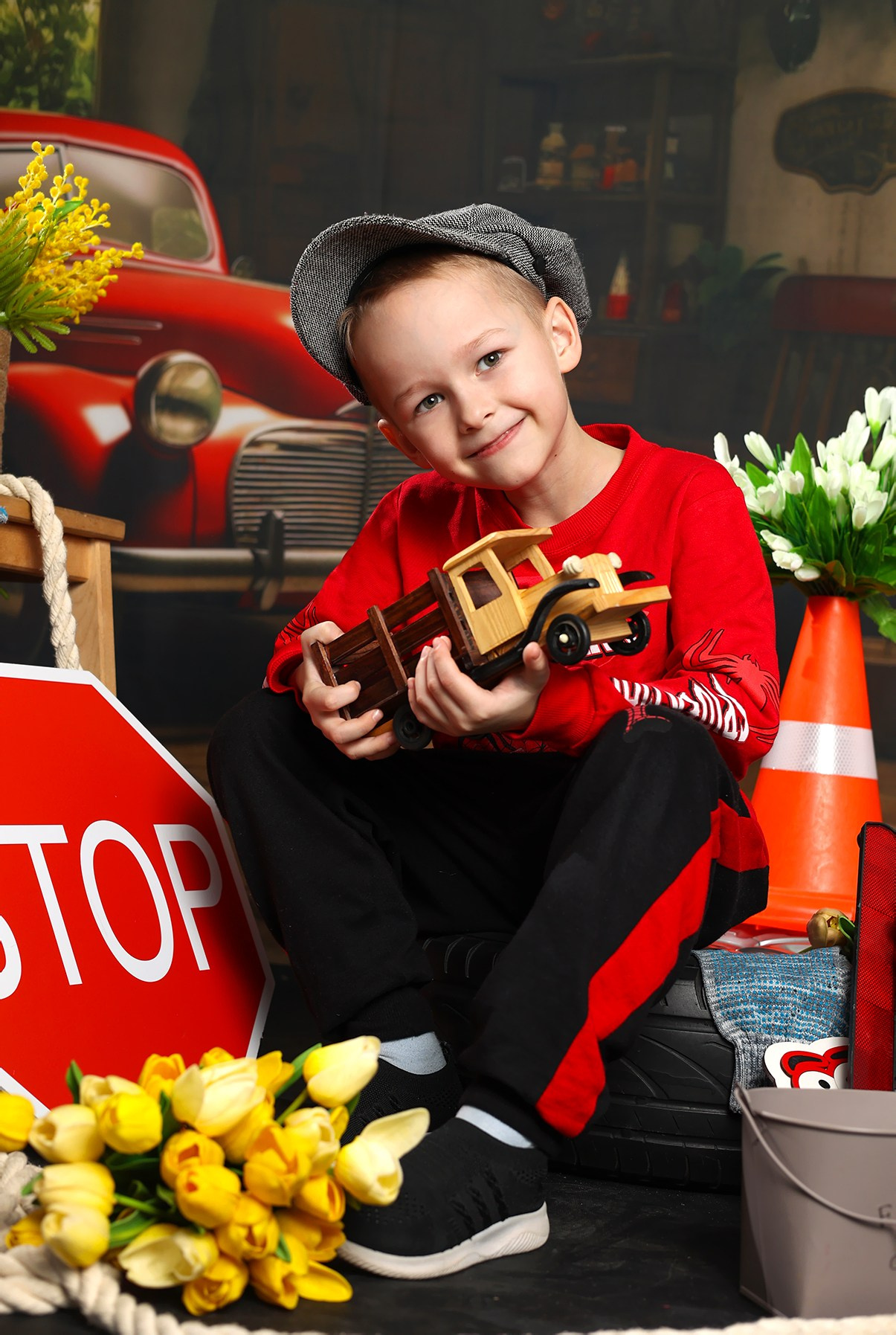 Гараж. Выпускные альбомы в Иваново в детский сад и школу. Александр и Светлана Янкины