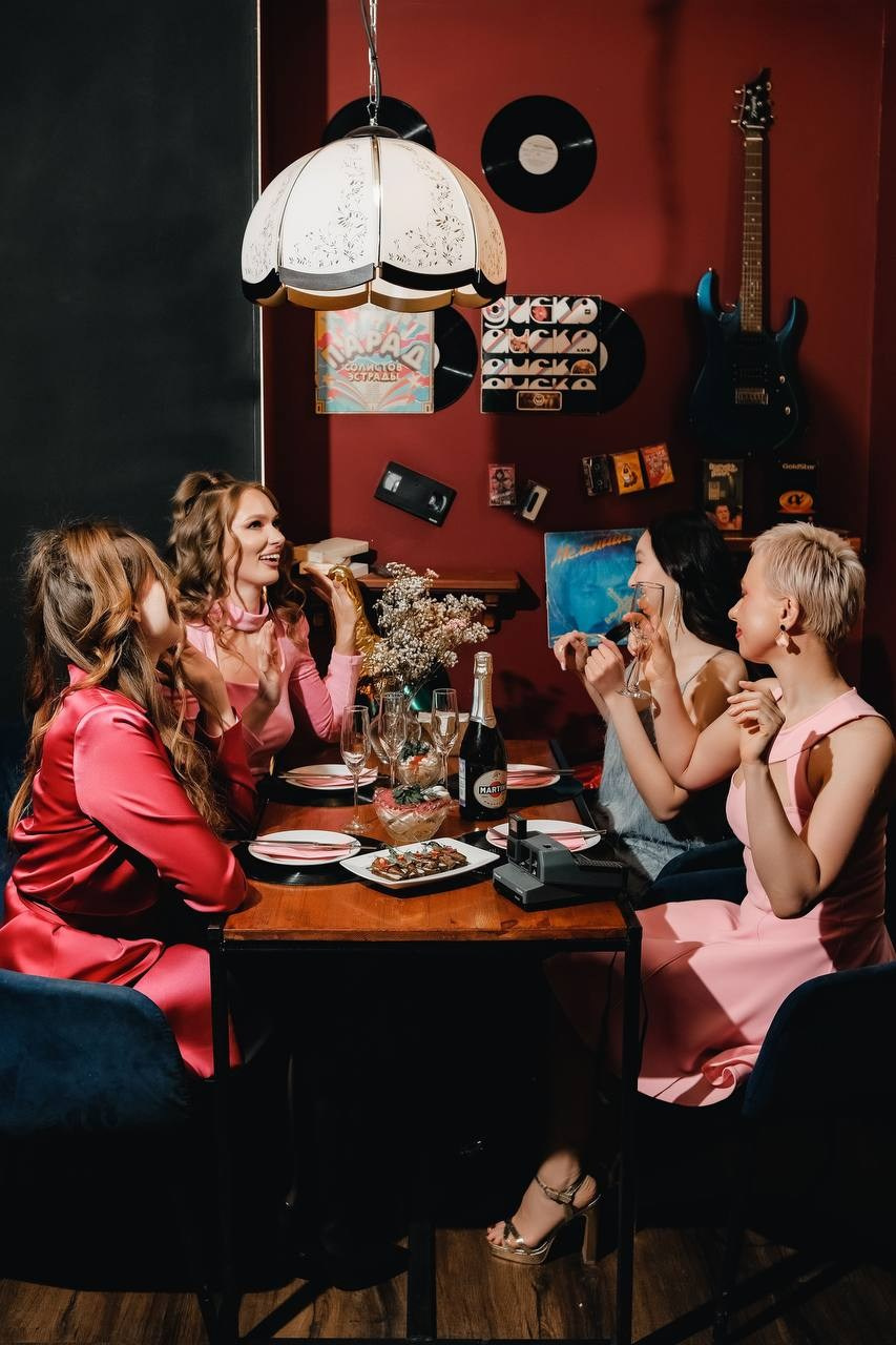 Бар РУКИ ВВЕРХ. Фотограф и видеограф в Тюмени Анна Жагорина, ваши фото еще не отдавали так быстро!