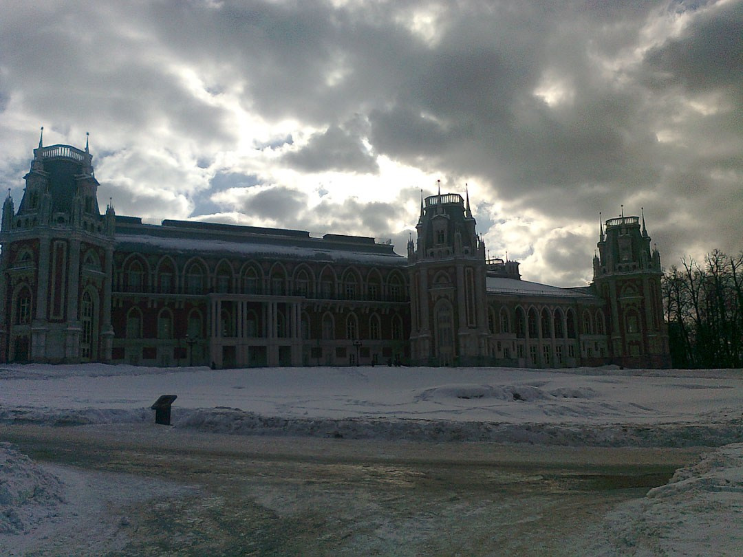 Половина фото тут на телефон (ещё даже не смартфон)