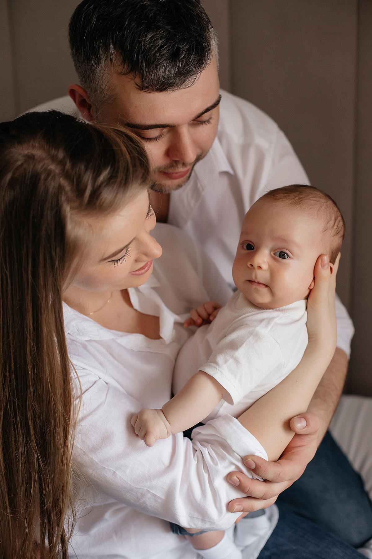 Семейная фотосессия в фотостудии и на природе в Твери. Свадебный и семейный фотограф в Твери и Тверской области