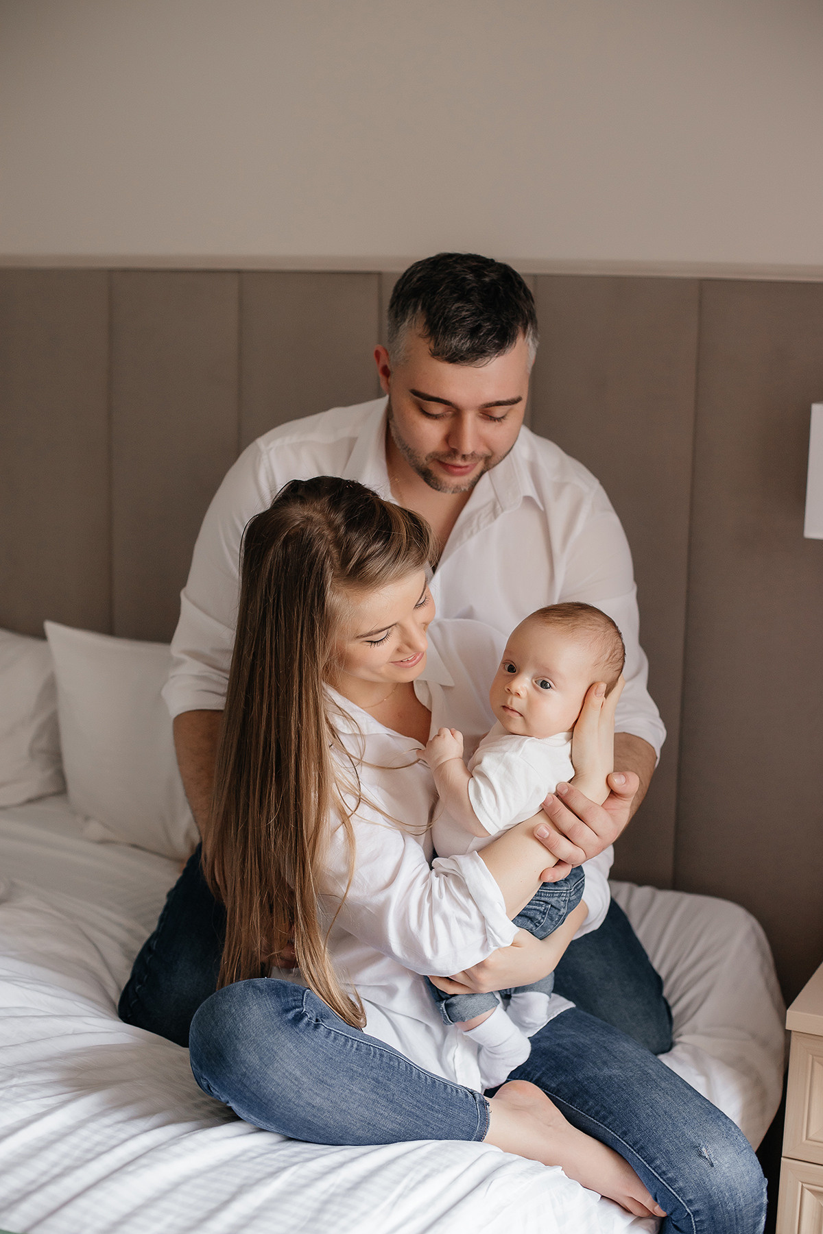 Семейная фотосессия в фотостудии и на природе в Твери. Свадебный и семейный фотограф в Твери и Тверской области