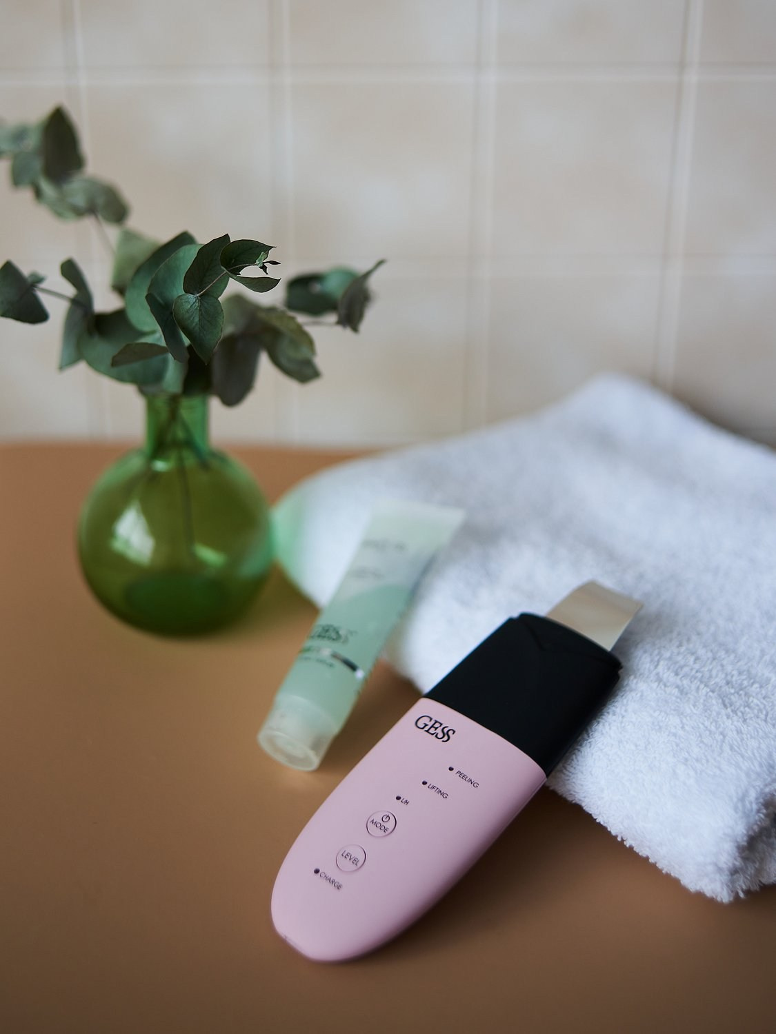 Предметная съемка: массажеры для лица. Портретный фотограф в Санкт-Петербурге