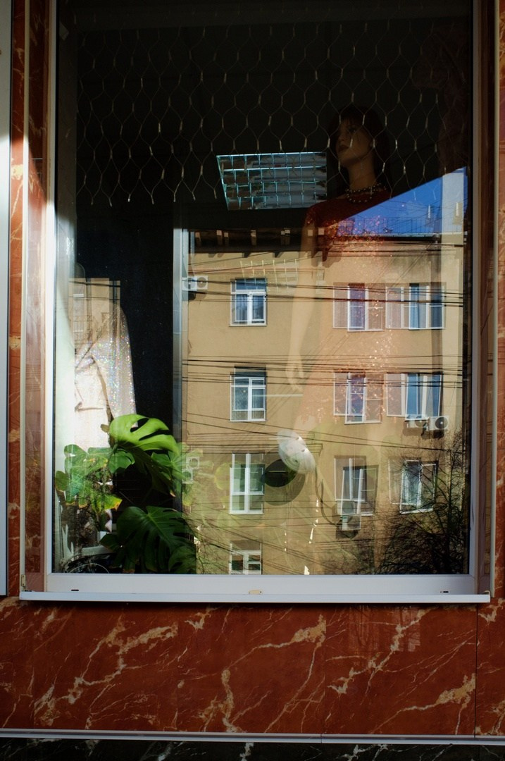 Внутри витрин / Inside the storefronts. Руслан Шувалов (поэтограф)