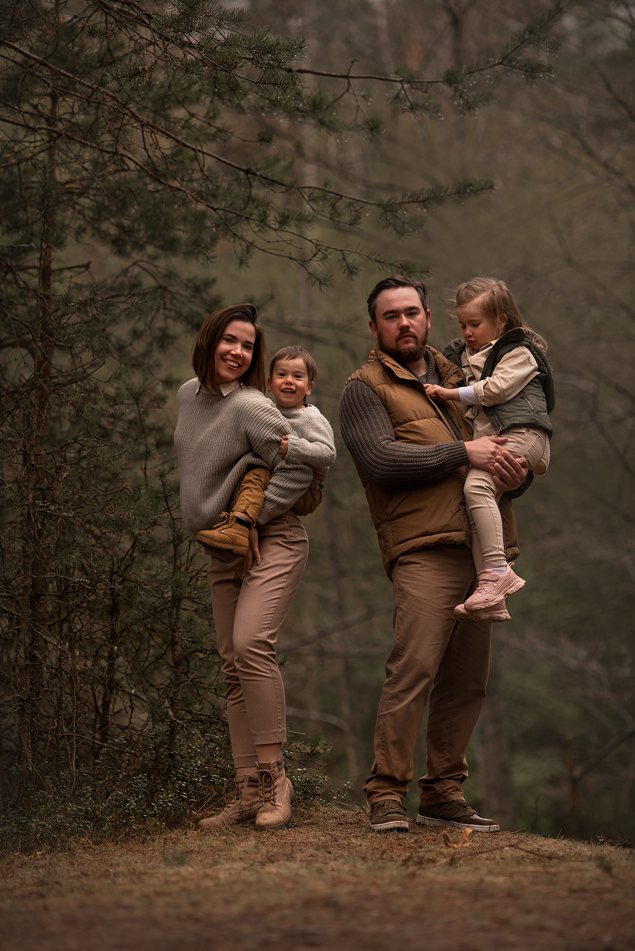 Фотосессия в сосновом лесу Сестрорецка. Фотограф Юлия Кондратьева