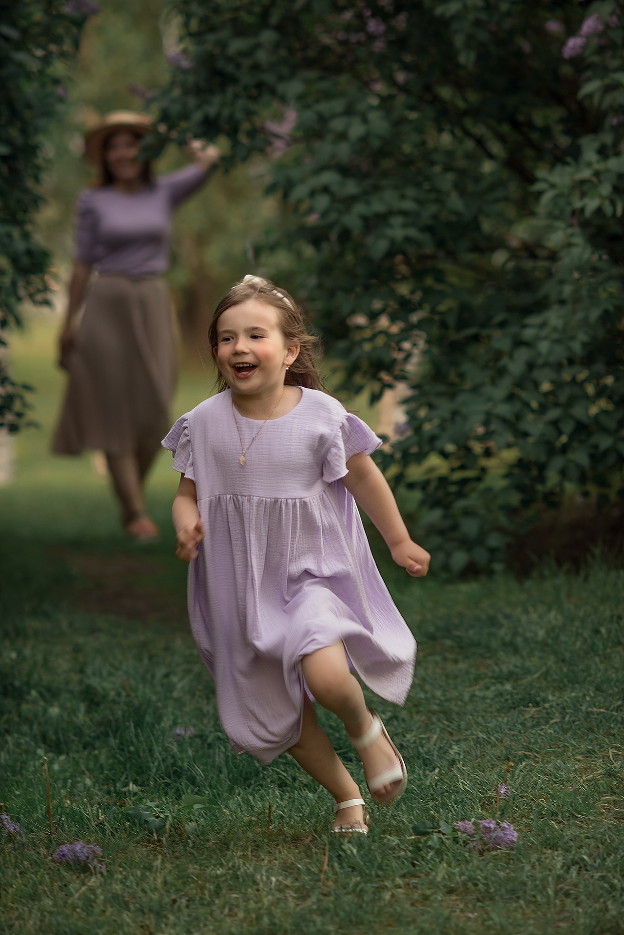 Фотосессия в сирени. Фотограф Юлия Кондратьева