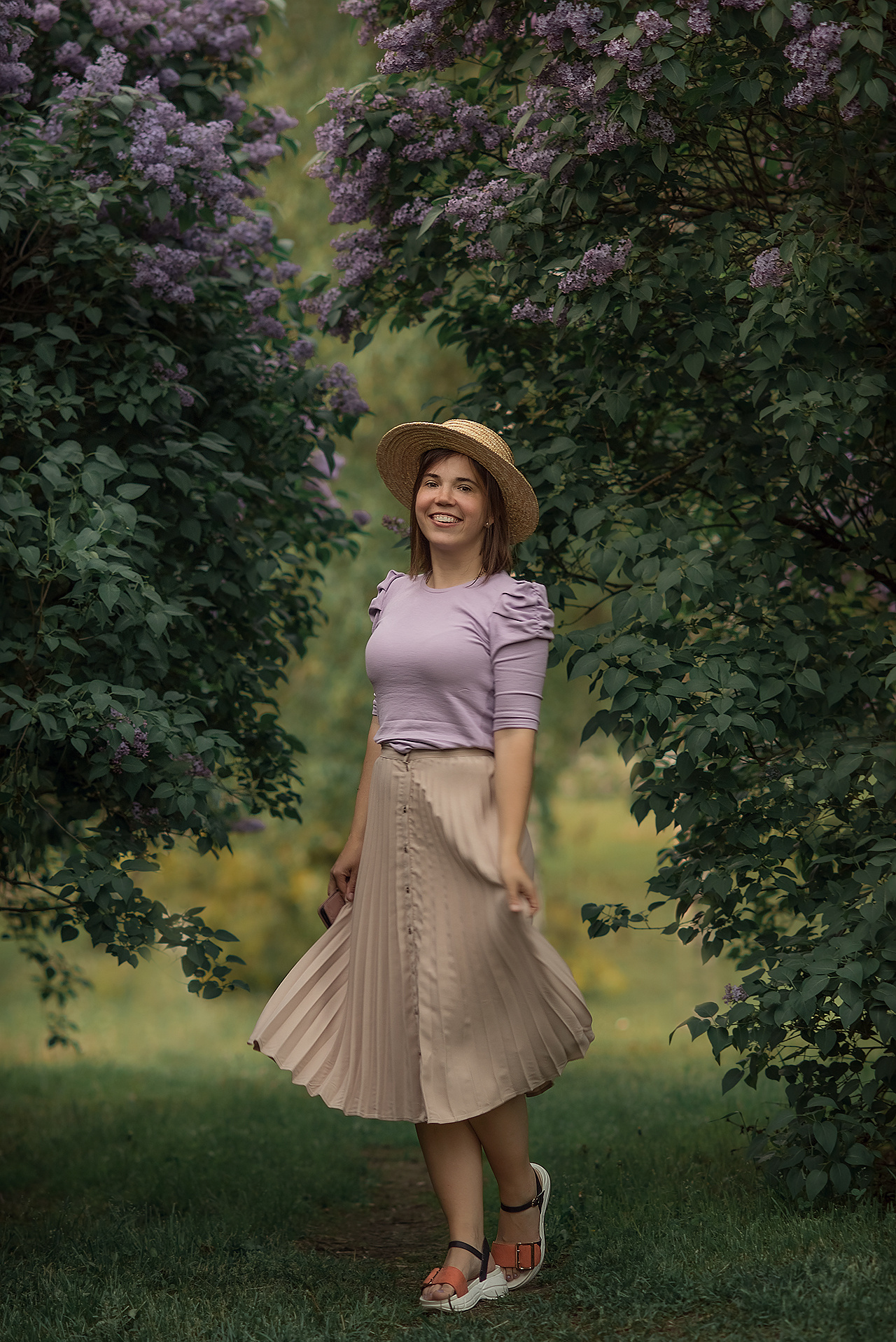 Фотосессия в сирени. Фотограф Юлия Кондратьева