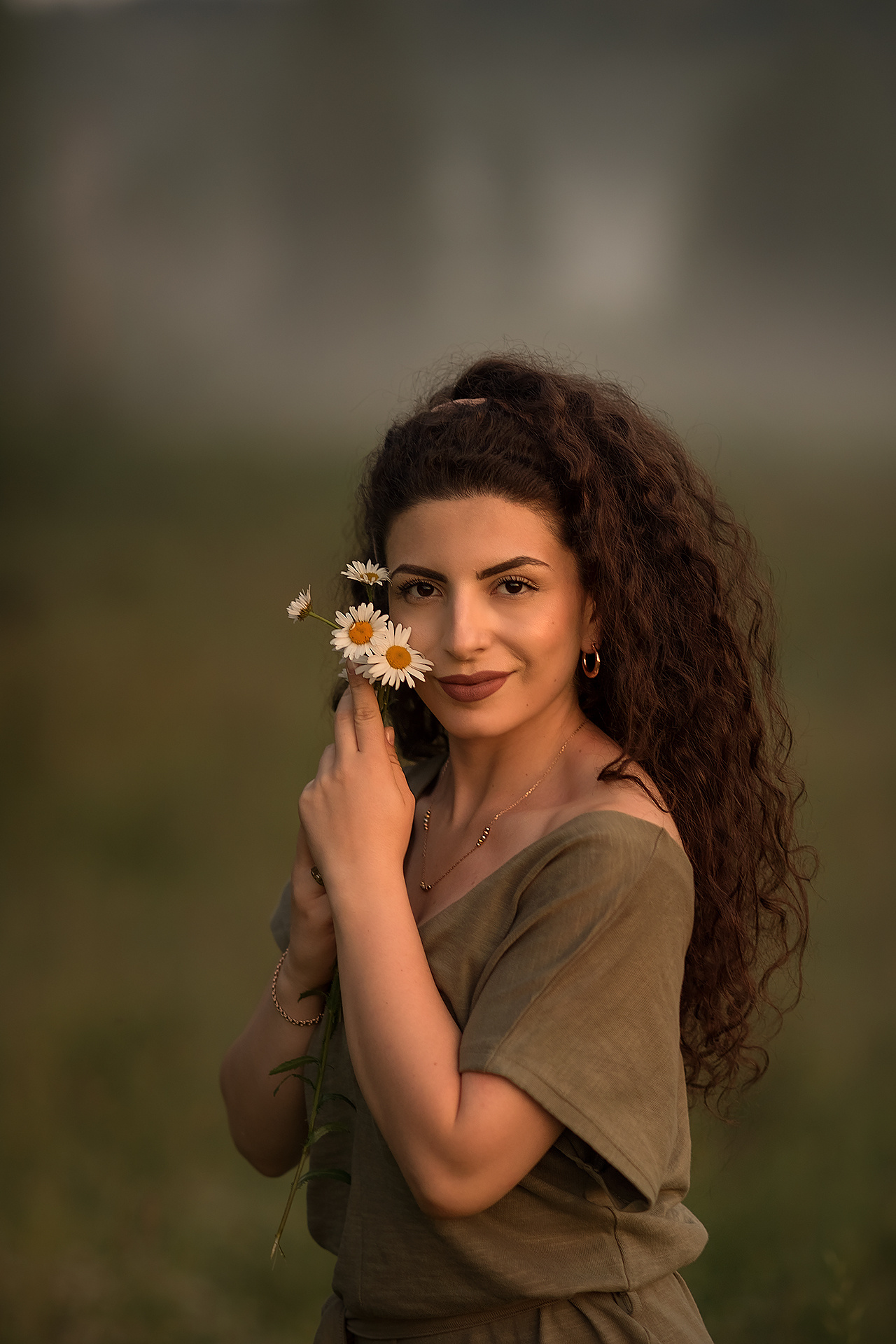 Женщина пахнет цветами…. Фотограф Юлия Кондратьева