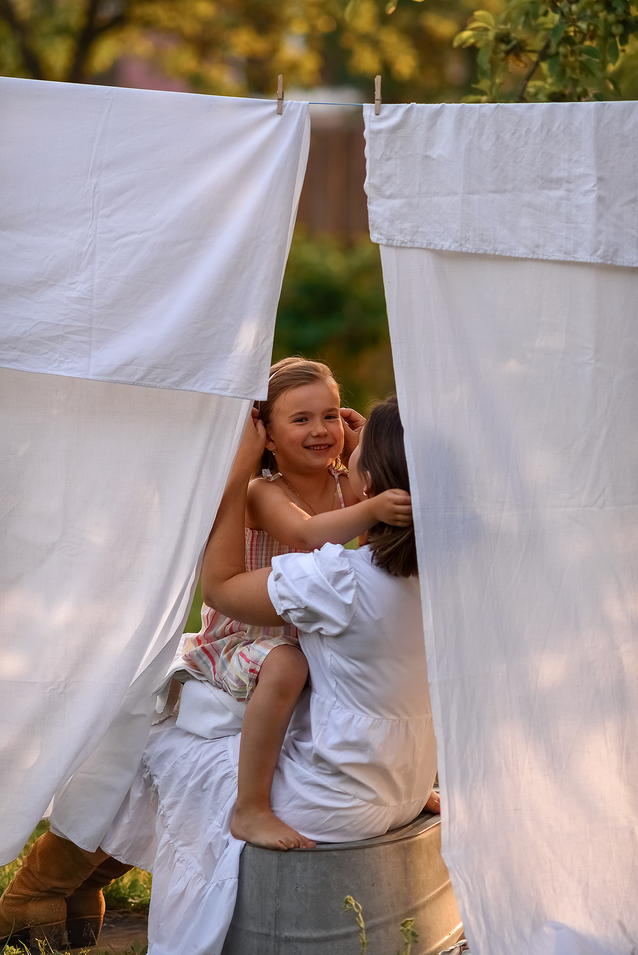 Фотосессия с белыми простынями. Фотограф Юлия Кондратьева