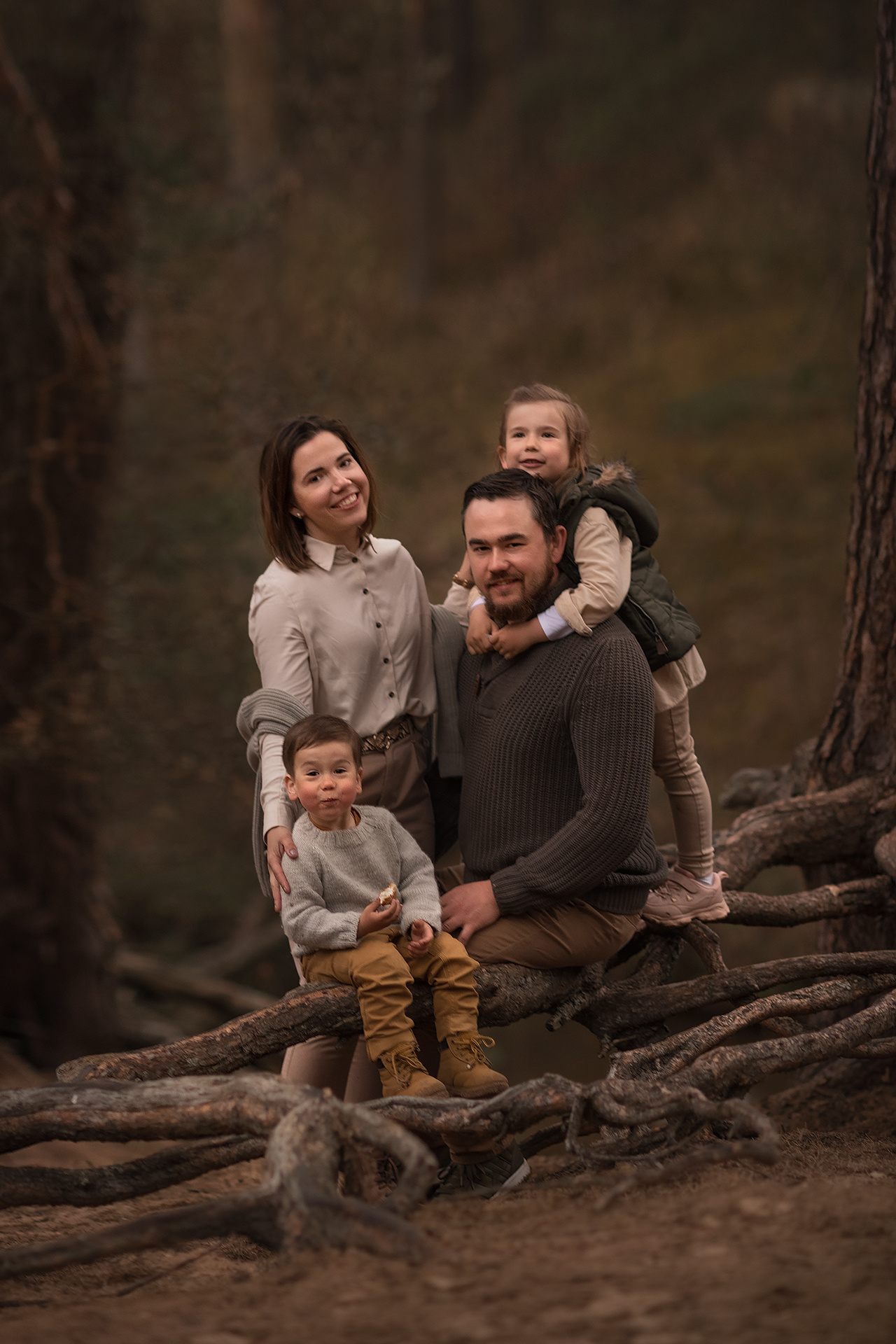 Фотосессия в сосновом лесу Сестрорецка. Фотограф Юлия Кондратьева