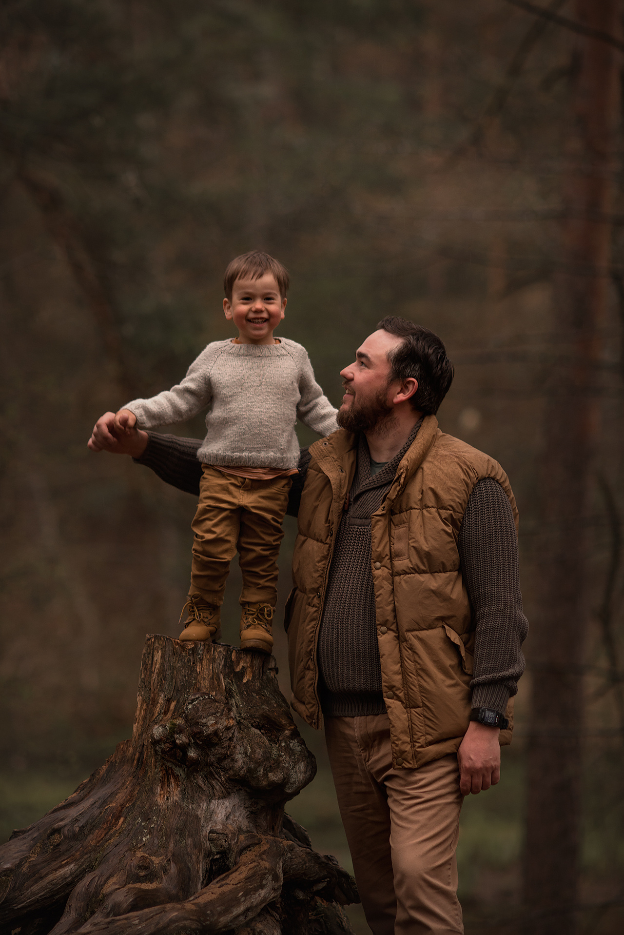 Фотосессия в сосновом лесу Сестрорецка. Фотограф Юлия Кондратьева