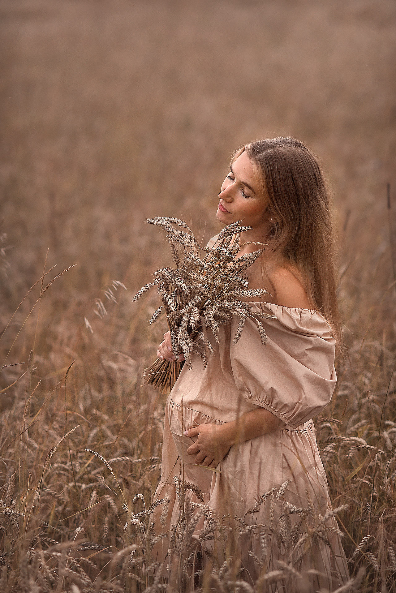 Фотосессия в пшенице в Санкт-Петербурге. Фотограф Юлия Кондратьева