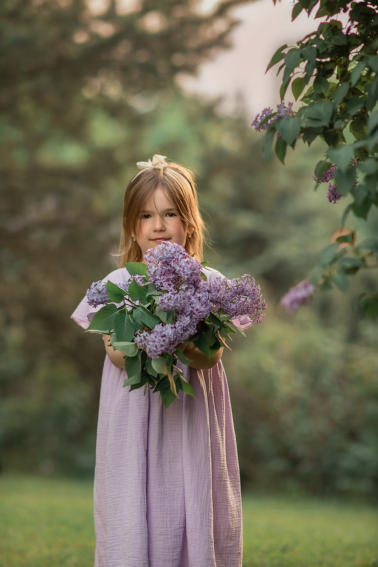 Фотосессия в сирени. Фотограф Юлия Кондратьева
