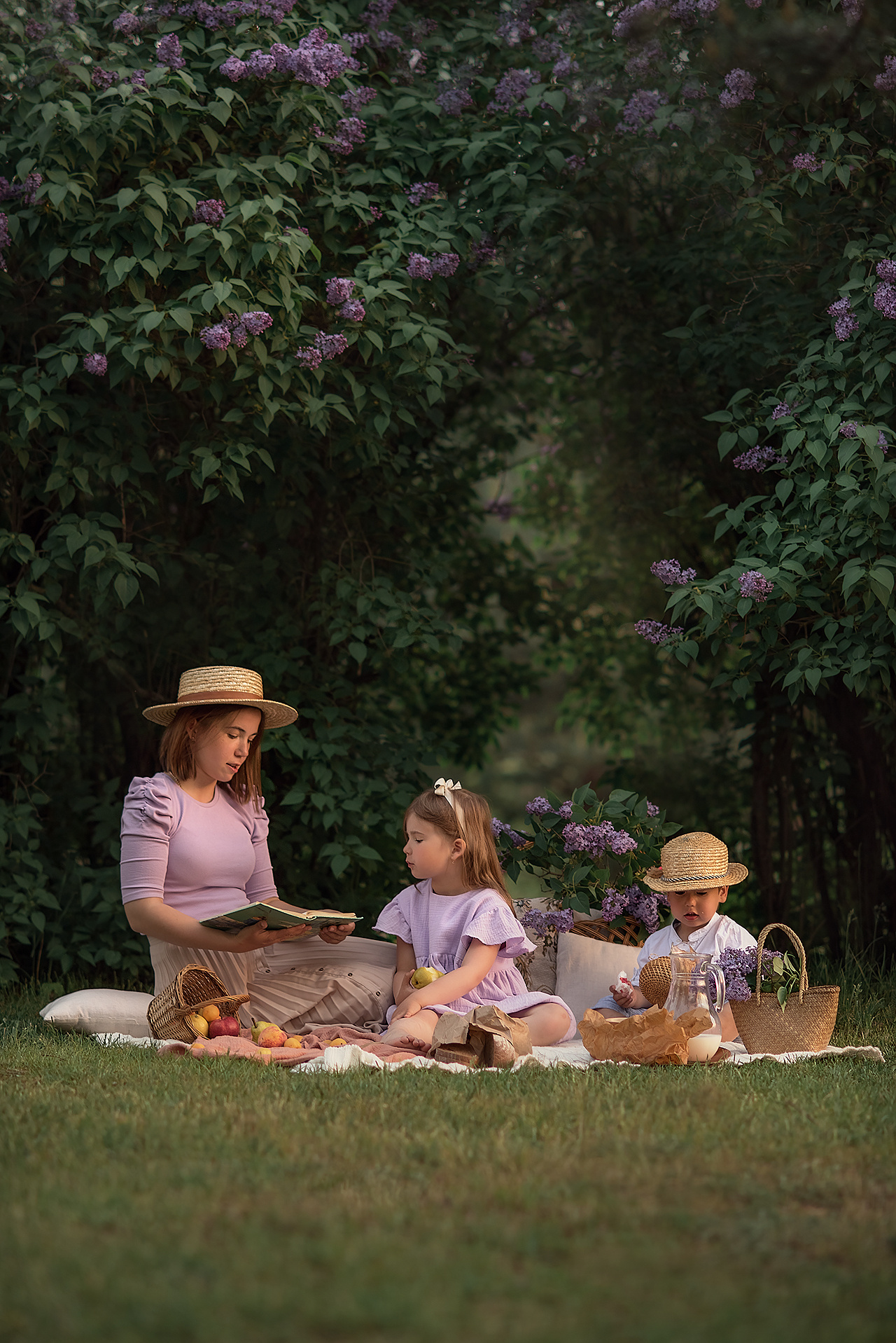 Фотосессия в сирени. Фотограф Юлия Кондратьева