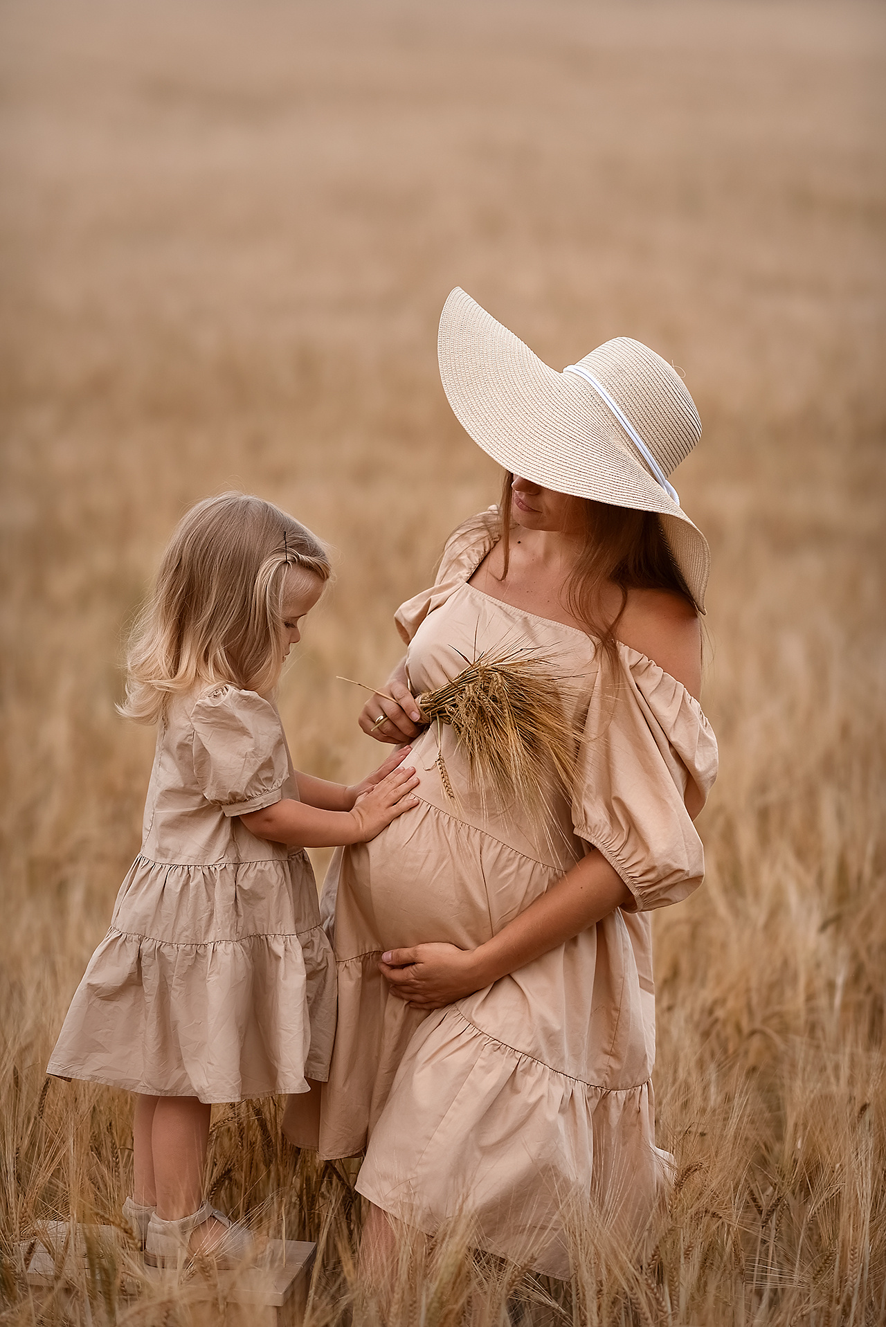 Фотосессия в пшенице в Санкт-Петербурге. Фотограф Юлия Кондратьева