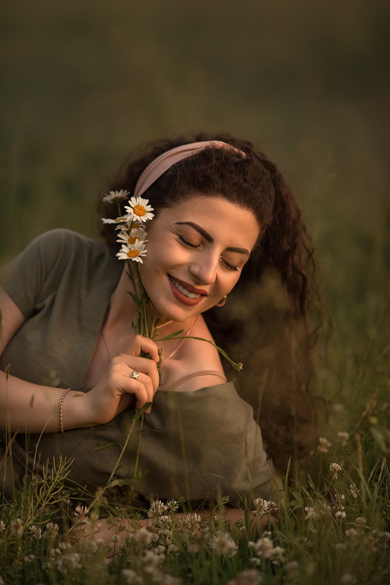 Женщина пахнет цветами…. Фотограф Юлия Кондратьева